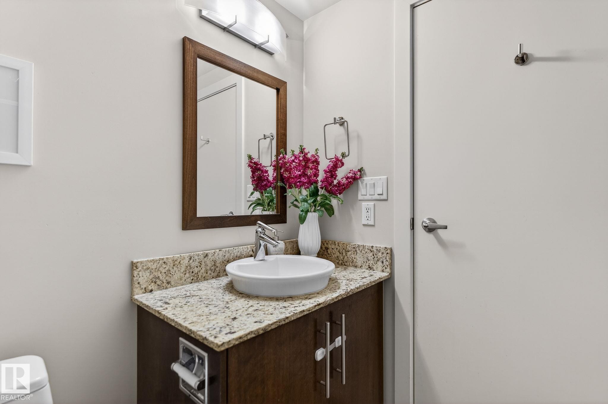 1404 10046 117 Street, Edmonton, AB - Indoor Photo Showing Bathroom