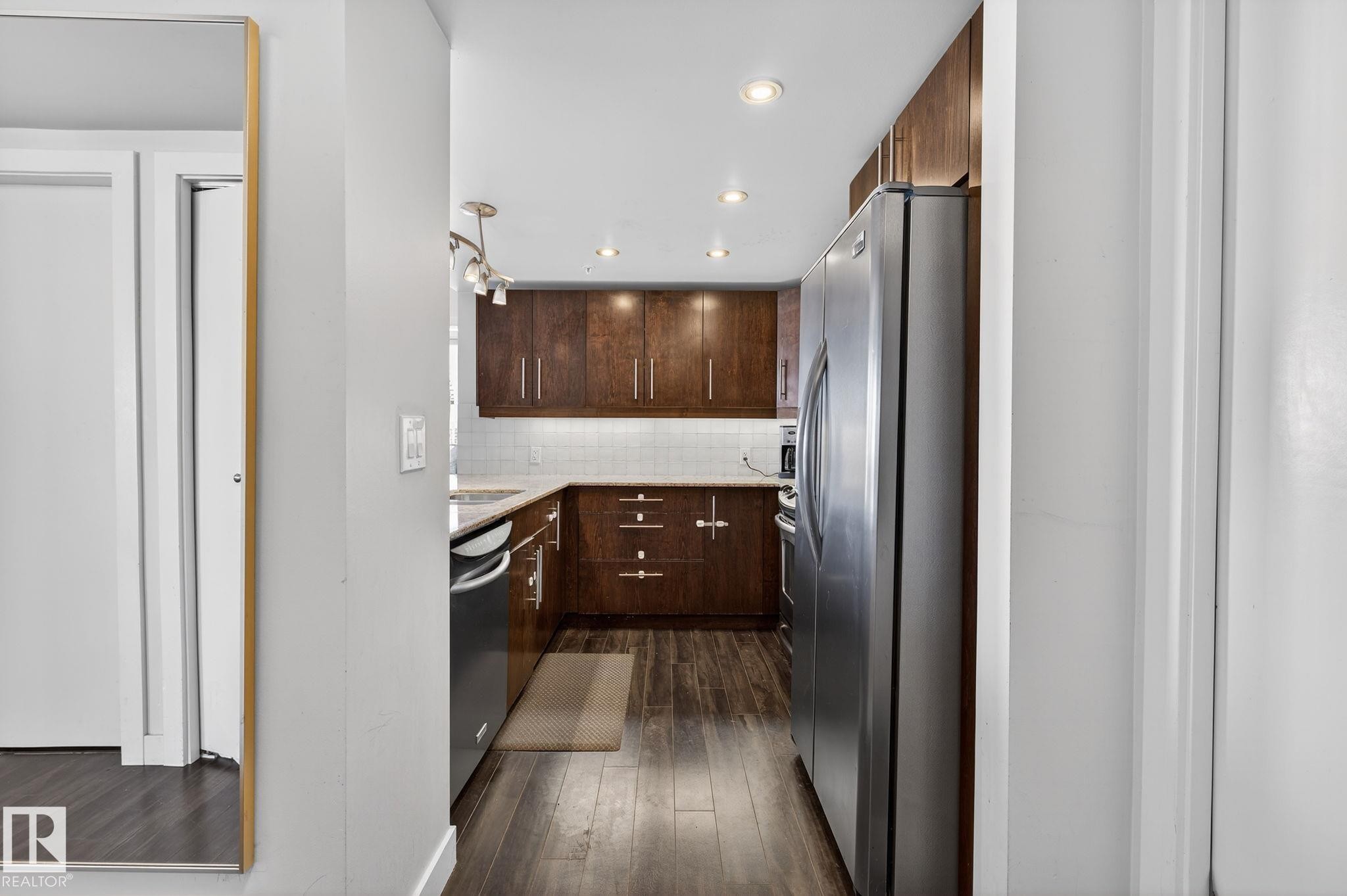 1404 10046 117 Street, Edmonton, AB - Indoor Photo Showing Kitchen