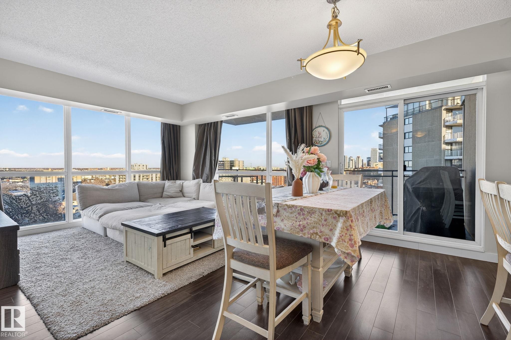 1404 10046 117 Street, Edmonton, AB - Indoor