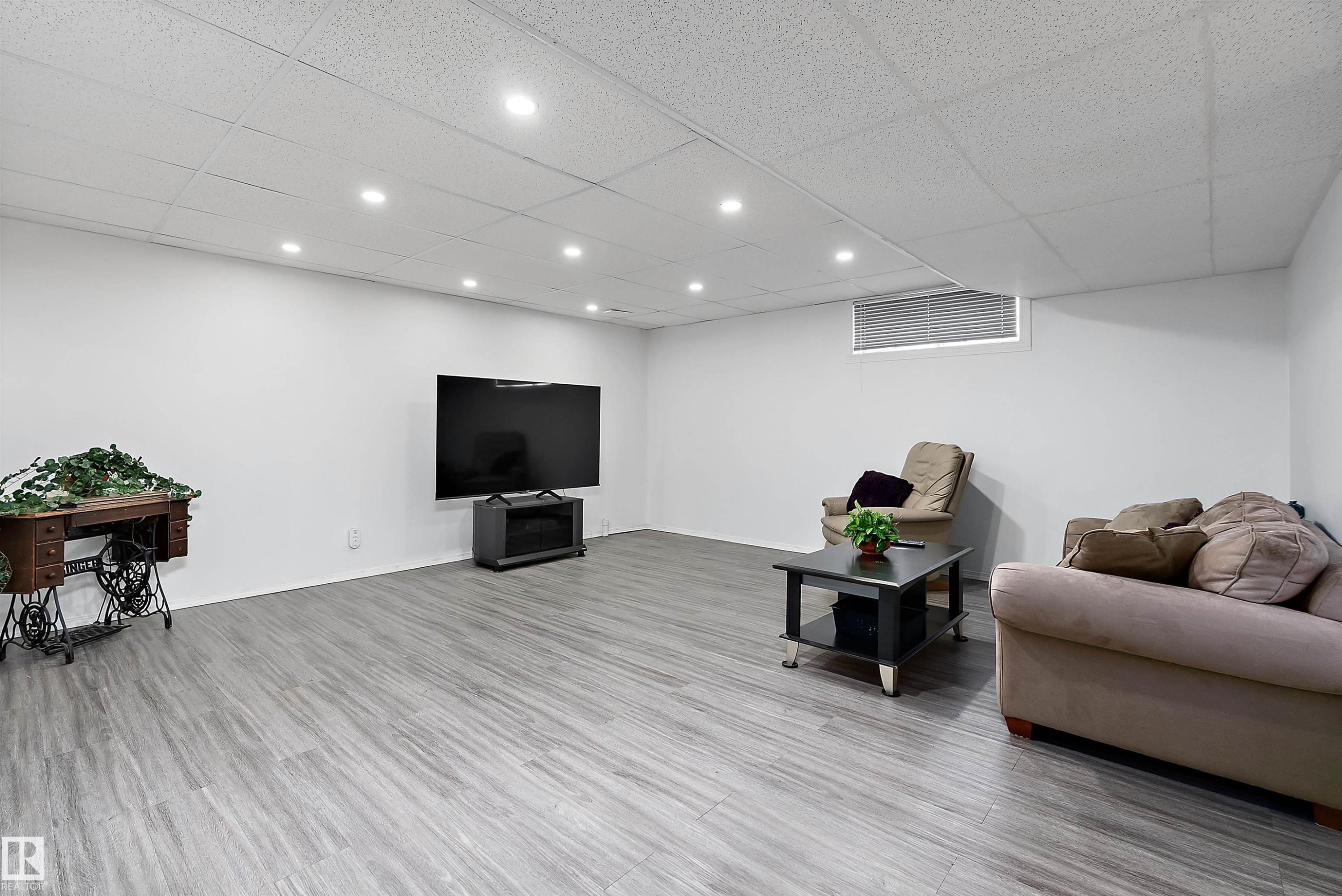 3706 131A Avenue, Edmonton, AB - Indoor Photo Showing Other Room