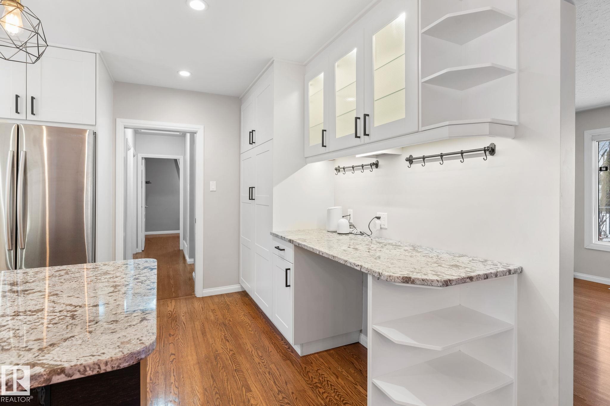 11712 48 Avenue, Edmonton, AB - Indoor Photo Showing Kitchen