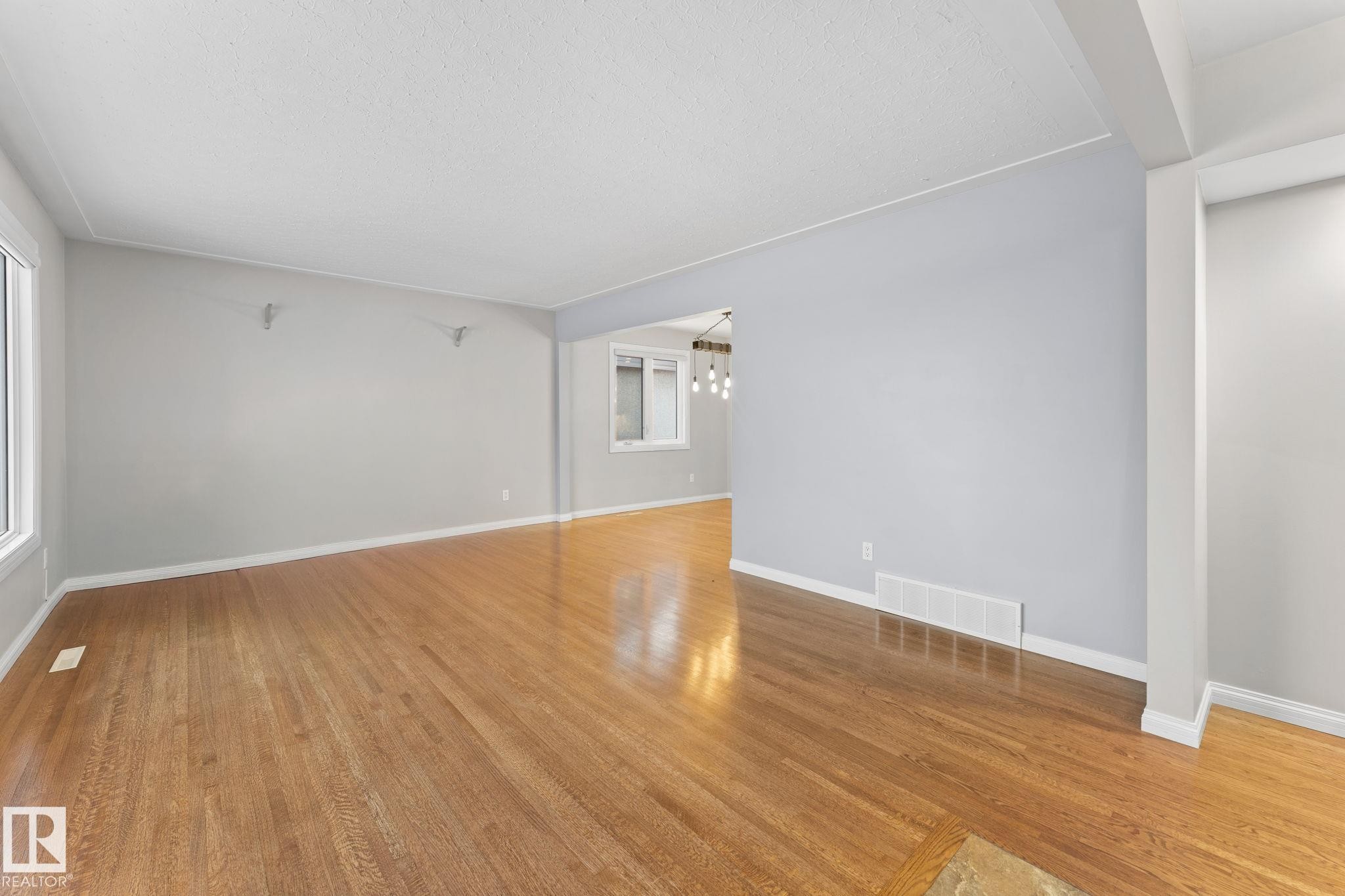 11712 48 Avenue, Edmonton, AB - Indoor Photo Showing Other Room