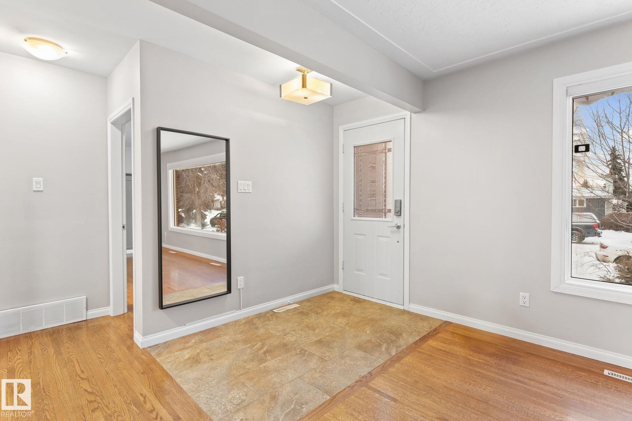 11712 48 Avenue, Edmonton, AB - Indoor Photo Showing Other Room
