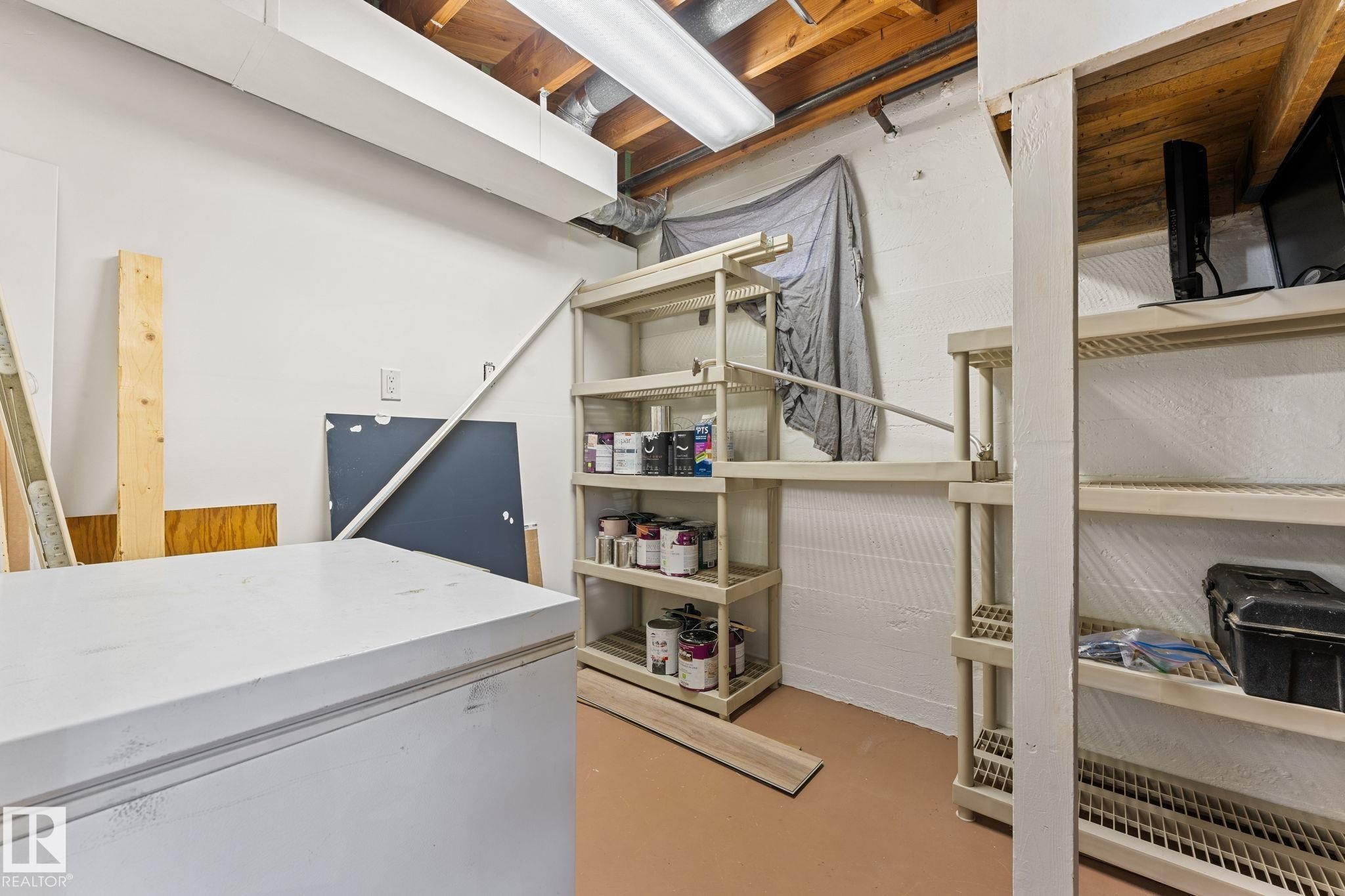 11712 48 Avenue, Edmonton, AB - Indoor