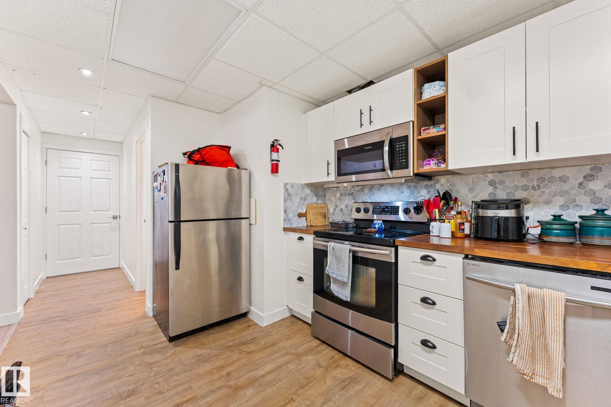 11712 48 Avenue, Edmonton, AB - Indoor Photo Showing Kitchen