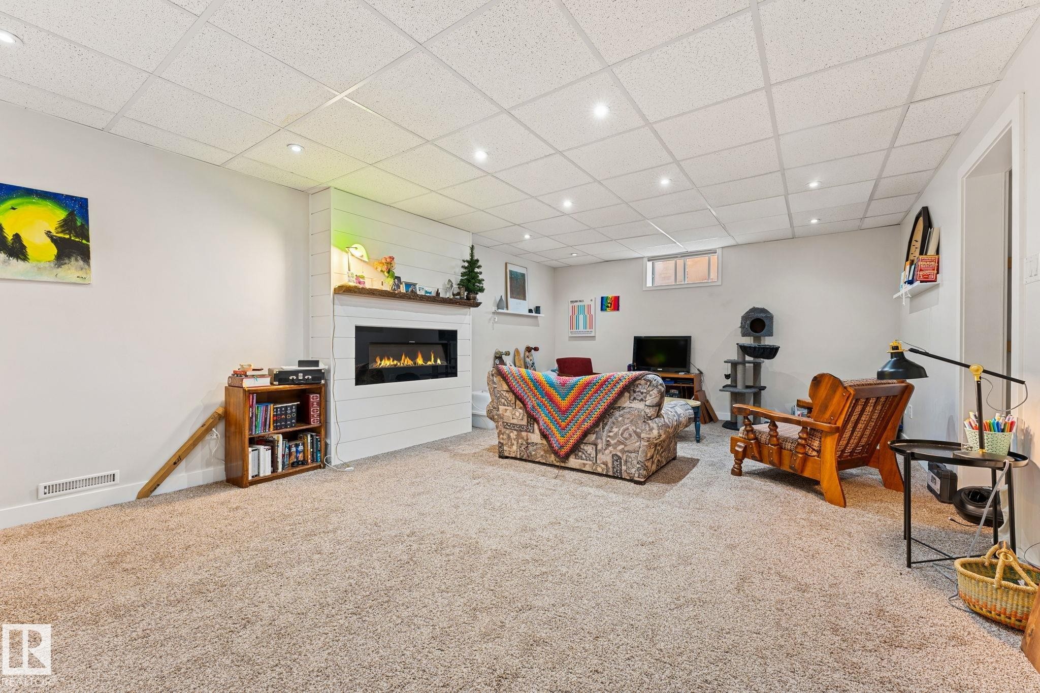 11712 48 Avenue, Edmonton, AB - Indoor With Fireplace
