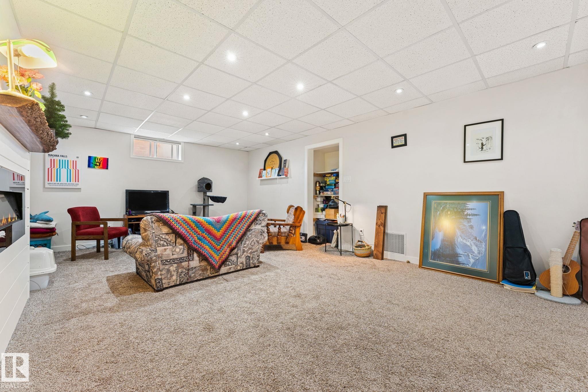 11712 48 Avenue, Edmonton, AB - Indoor