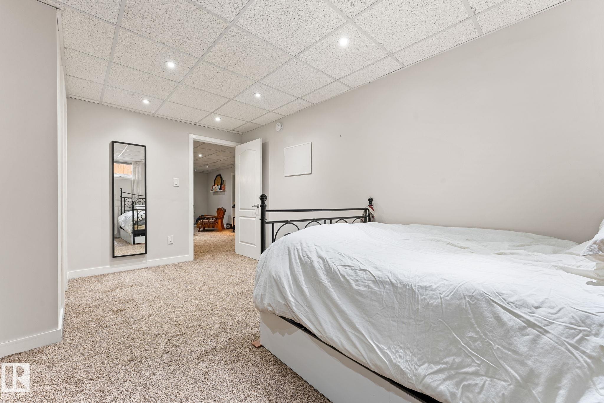 11712 48 Avenue, Edmonton, AB - Indoor Photo Showing Bedroom