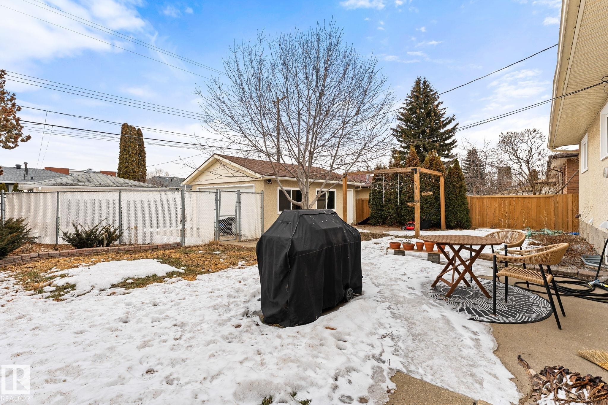 11712 48 Avenue, Edmonton, AB - Outdoor