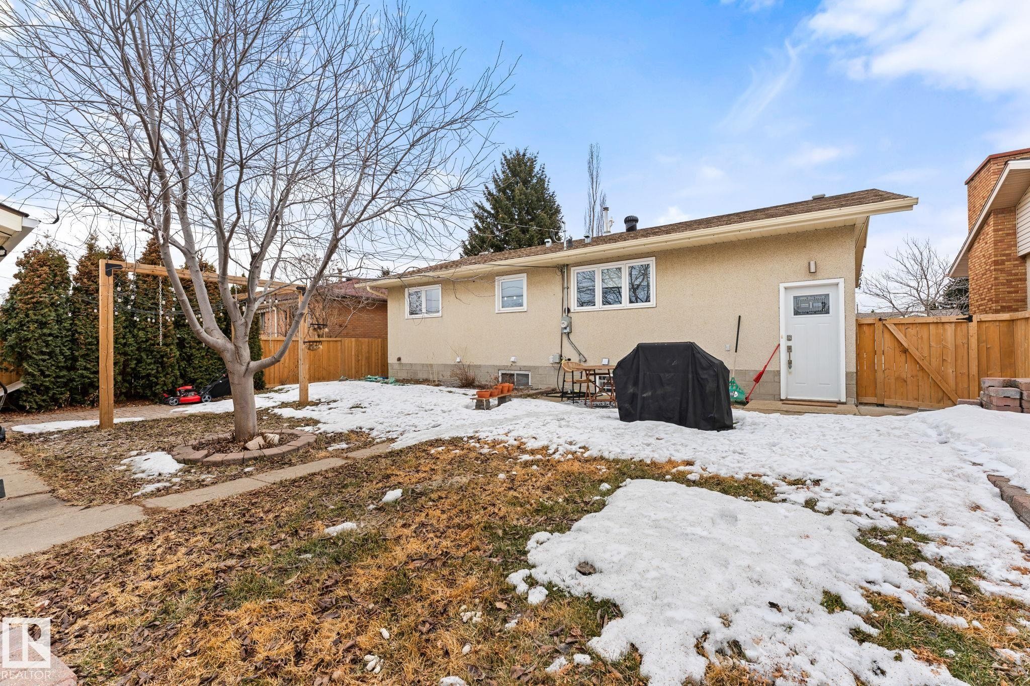 11712 48 Avenue, Edmonton, AB - Outdoor