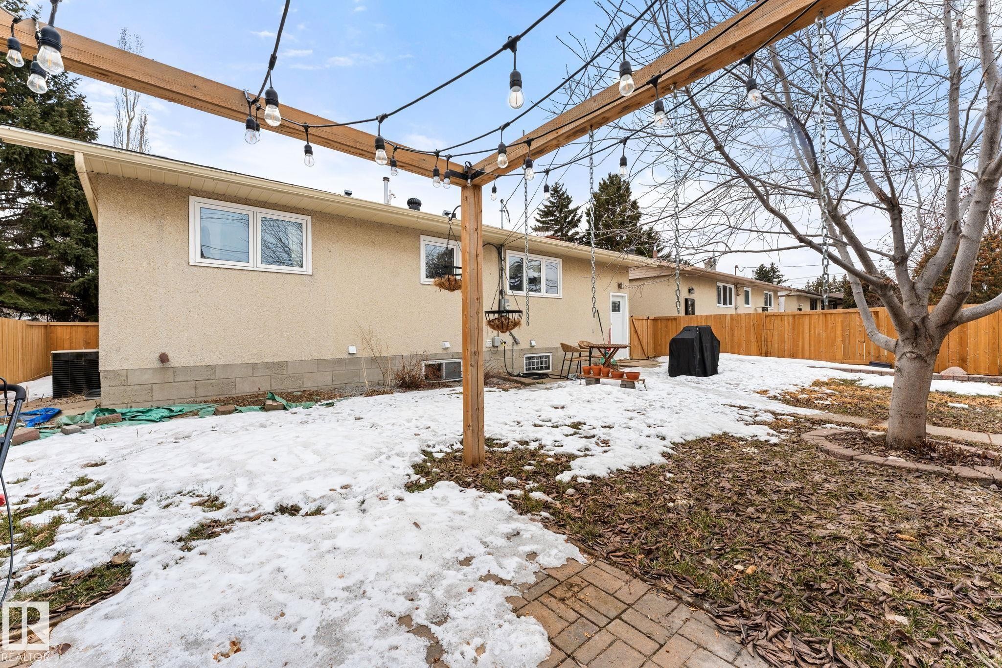 11712 48 Avenue, Edmonton, AB - Outdoor
