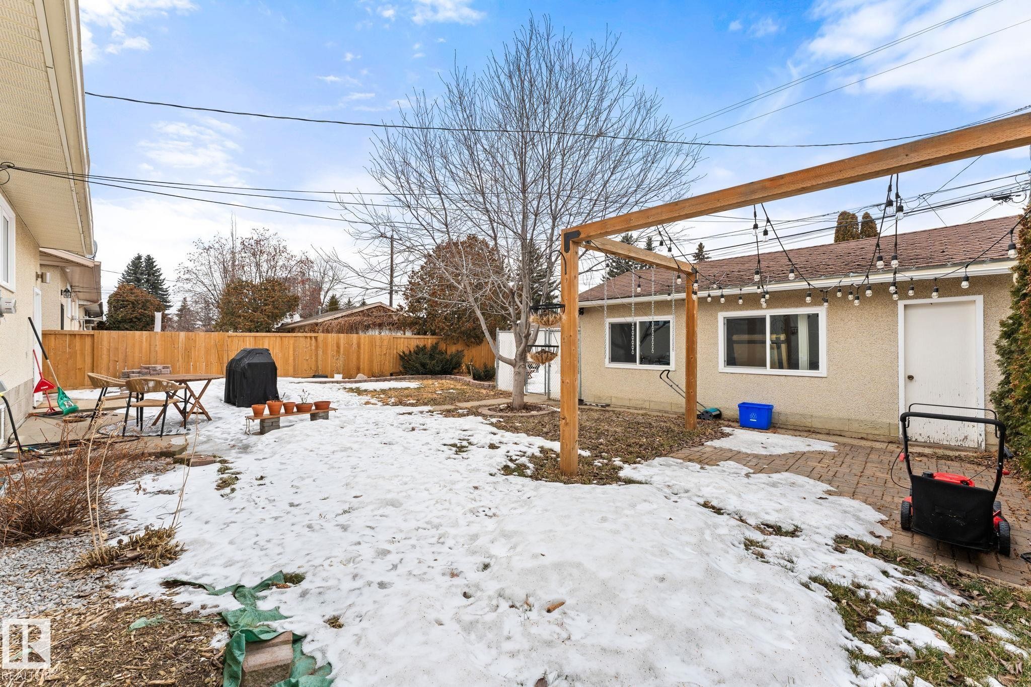 11712 48 Avenue, Edmonton, AB - Outdoor