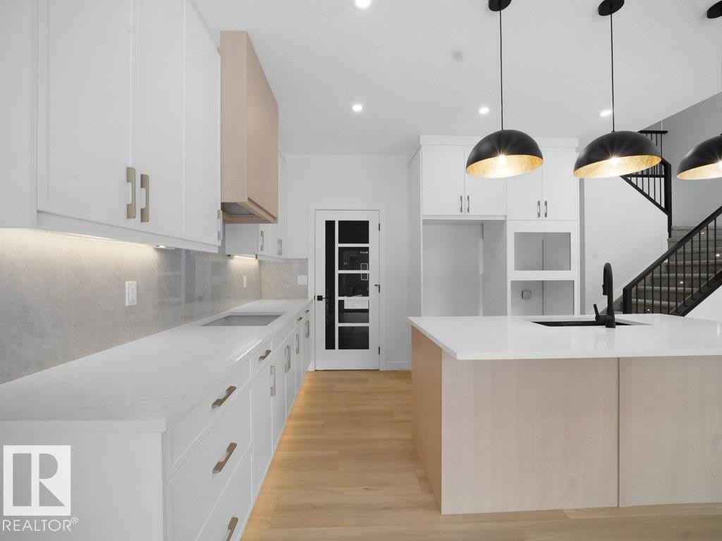 3328 Chickadee Drive, Edmonton, AB - Indoor Photo Showing Kitchen With Upgraded Kitchen