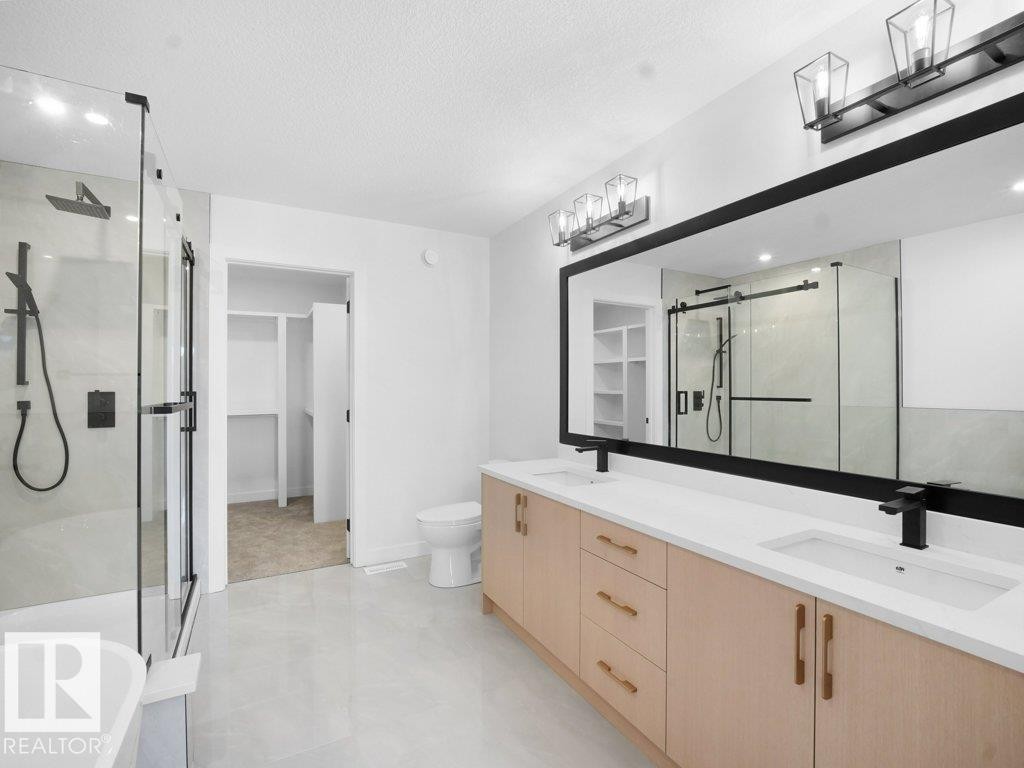 3328 Chickadee Drive, Edmonton, AB - Indoor Photo Showing Bathroom