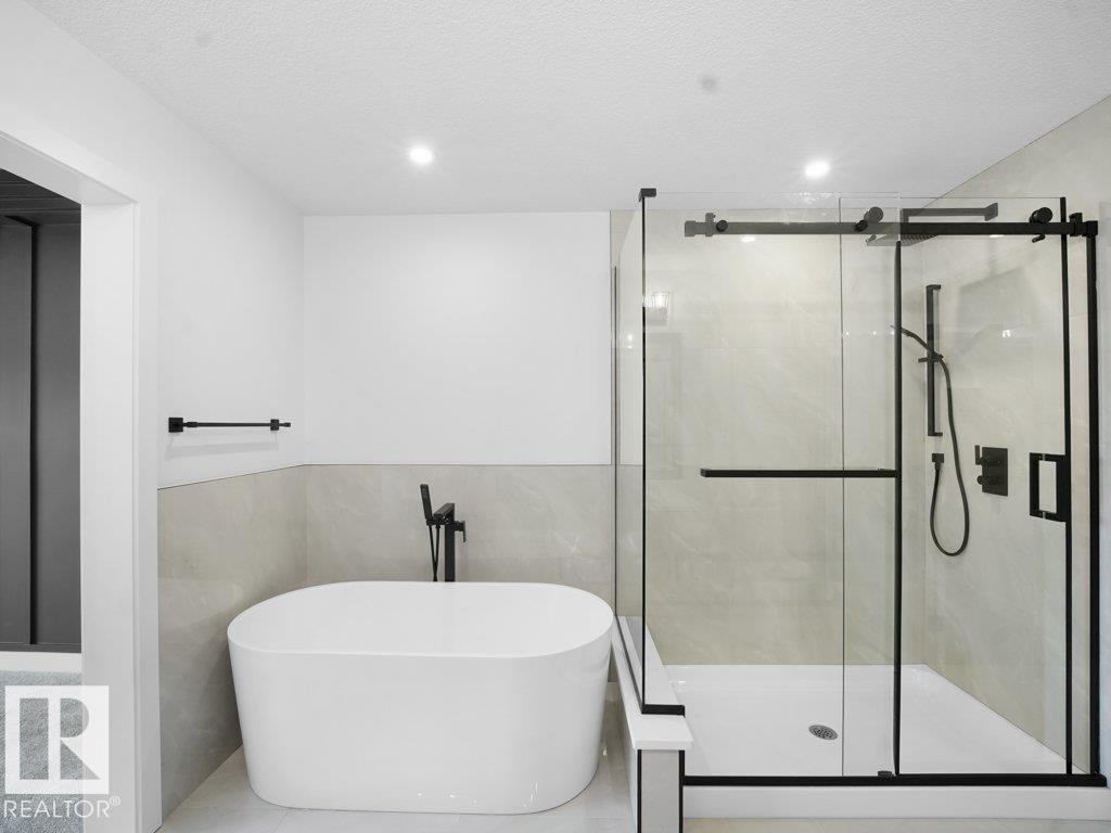 3328 Chickadee Drive, Edmonton, AB - Indoor Photo Showing Bathroom