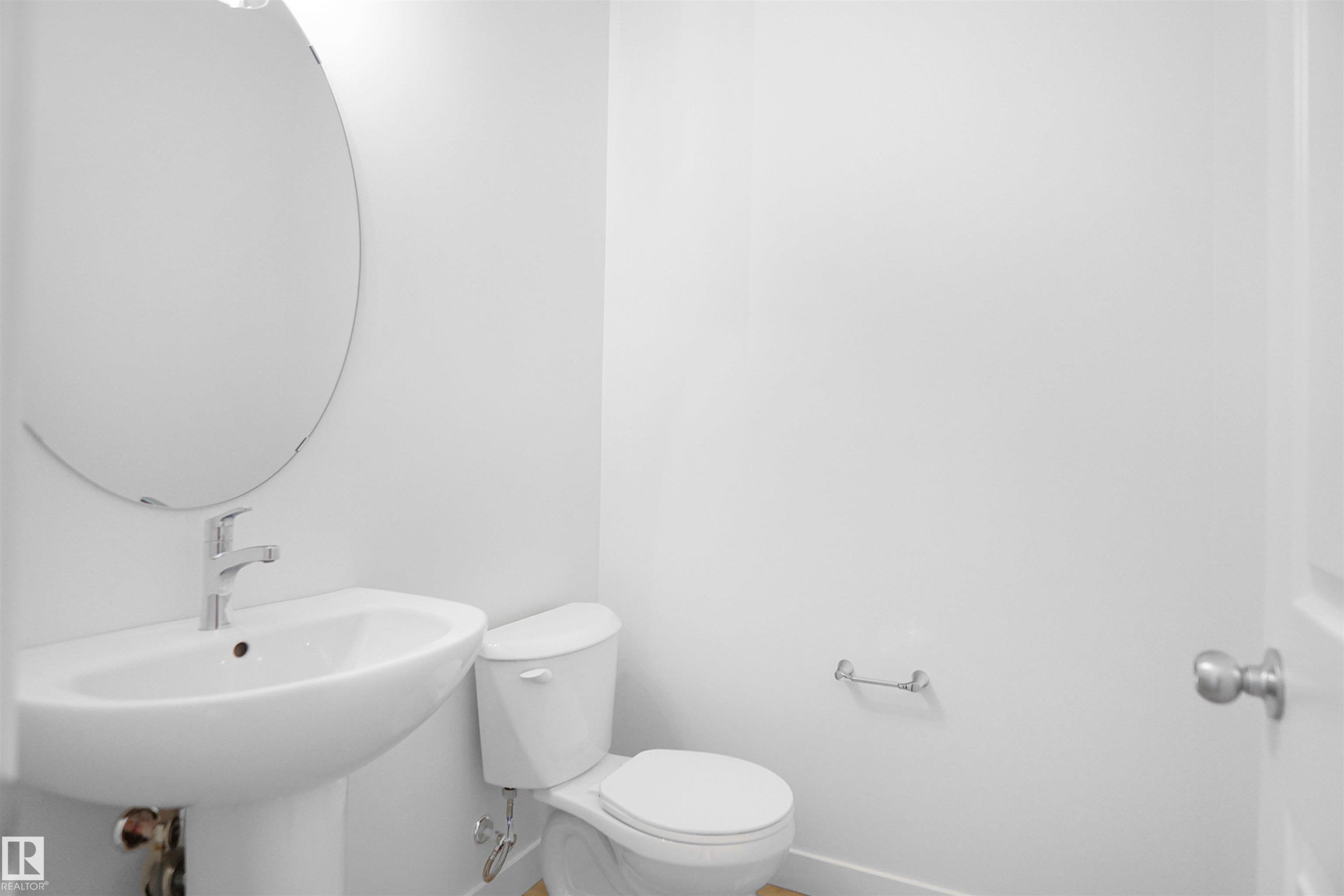 8715 183 Avenue, Edmonton, AB - Indoor Photo Showing Bathroom