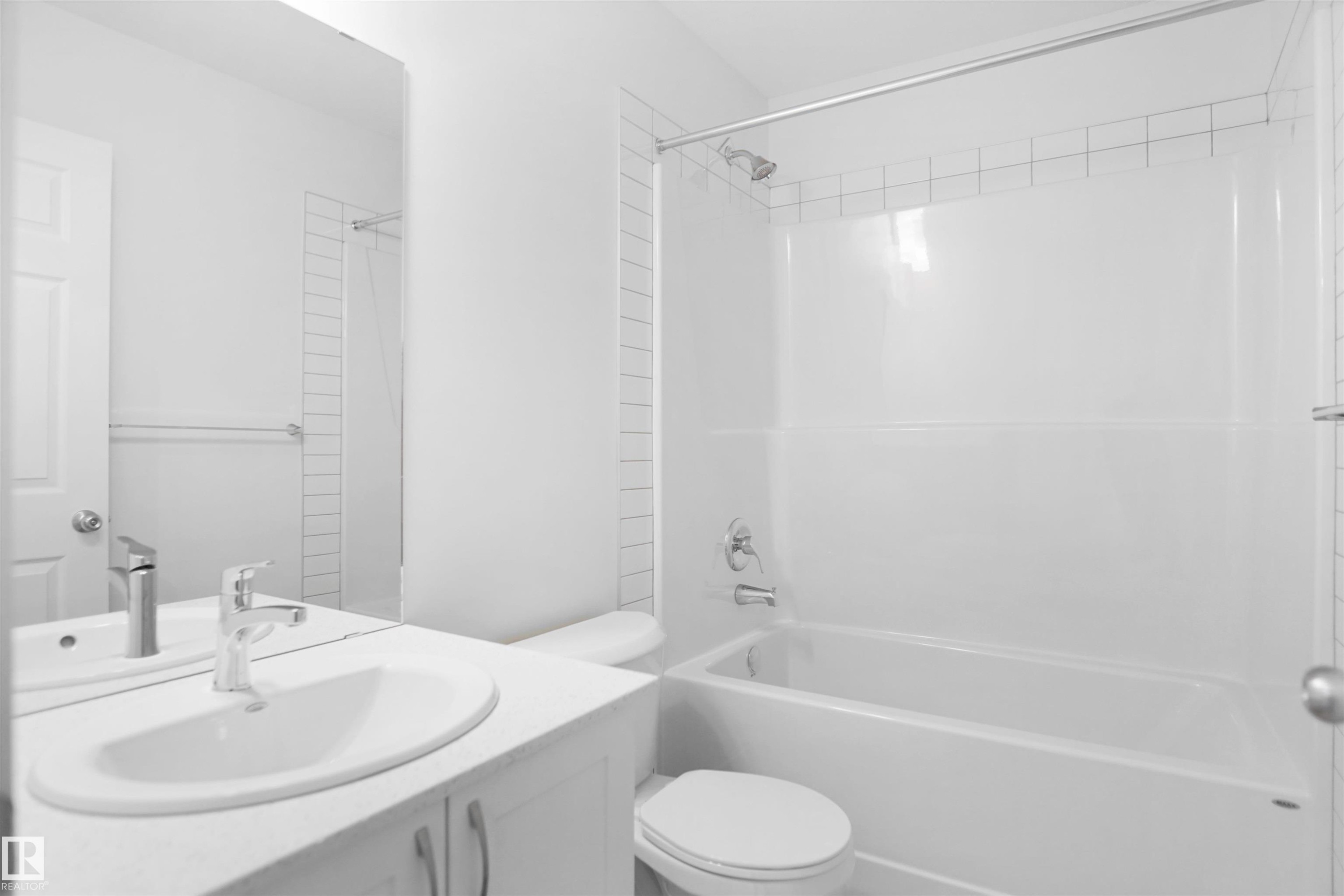 8715 183 Avenue, Edmonton, AB - Indoor Photo Showing Bathroom