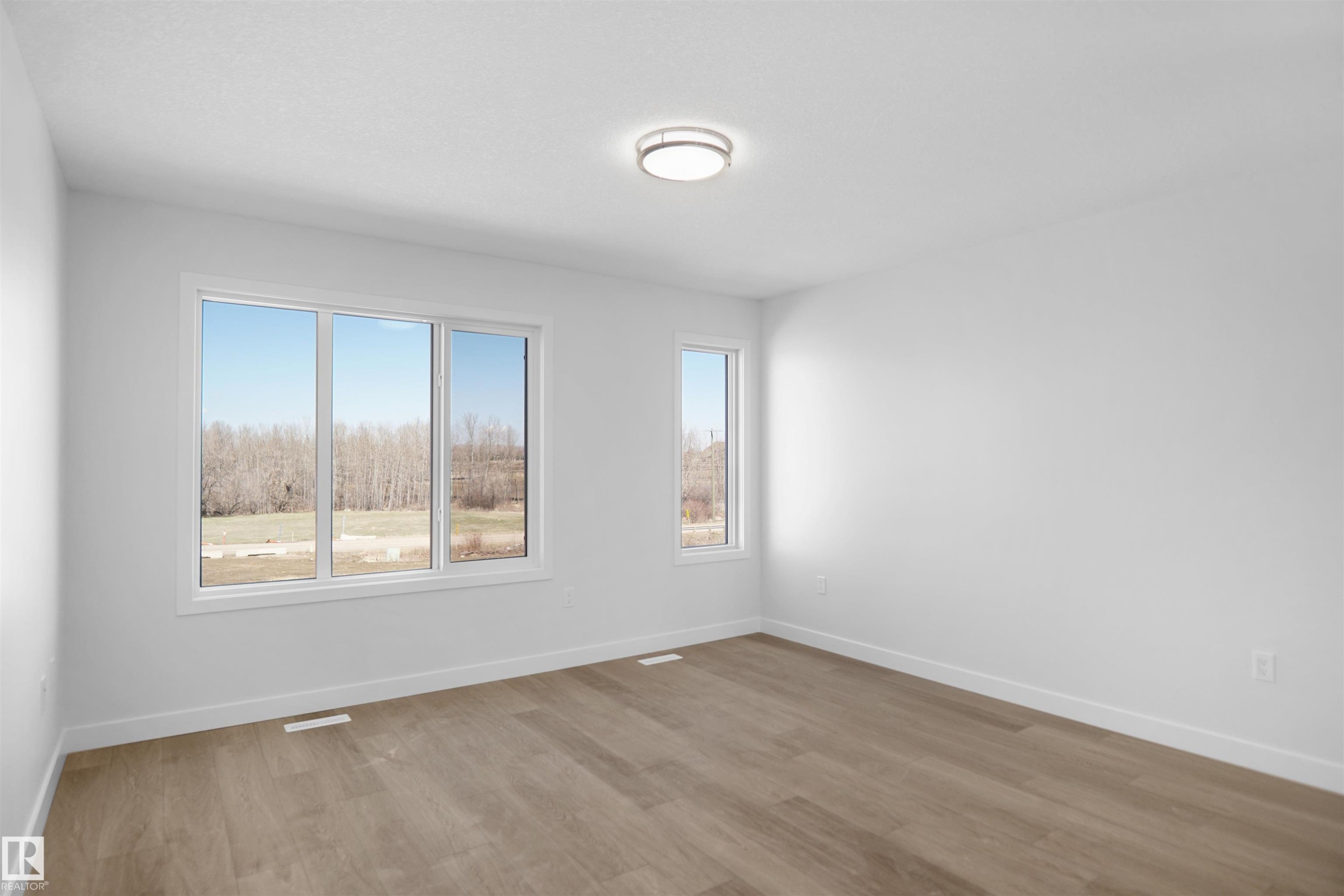 936 19 Avenue, Edmonton, AB - Indoor Photo Showing Other Room