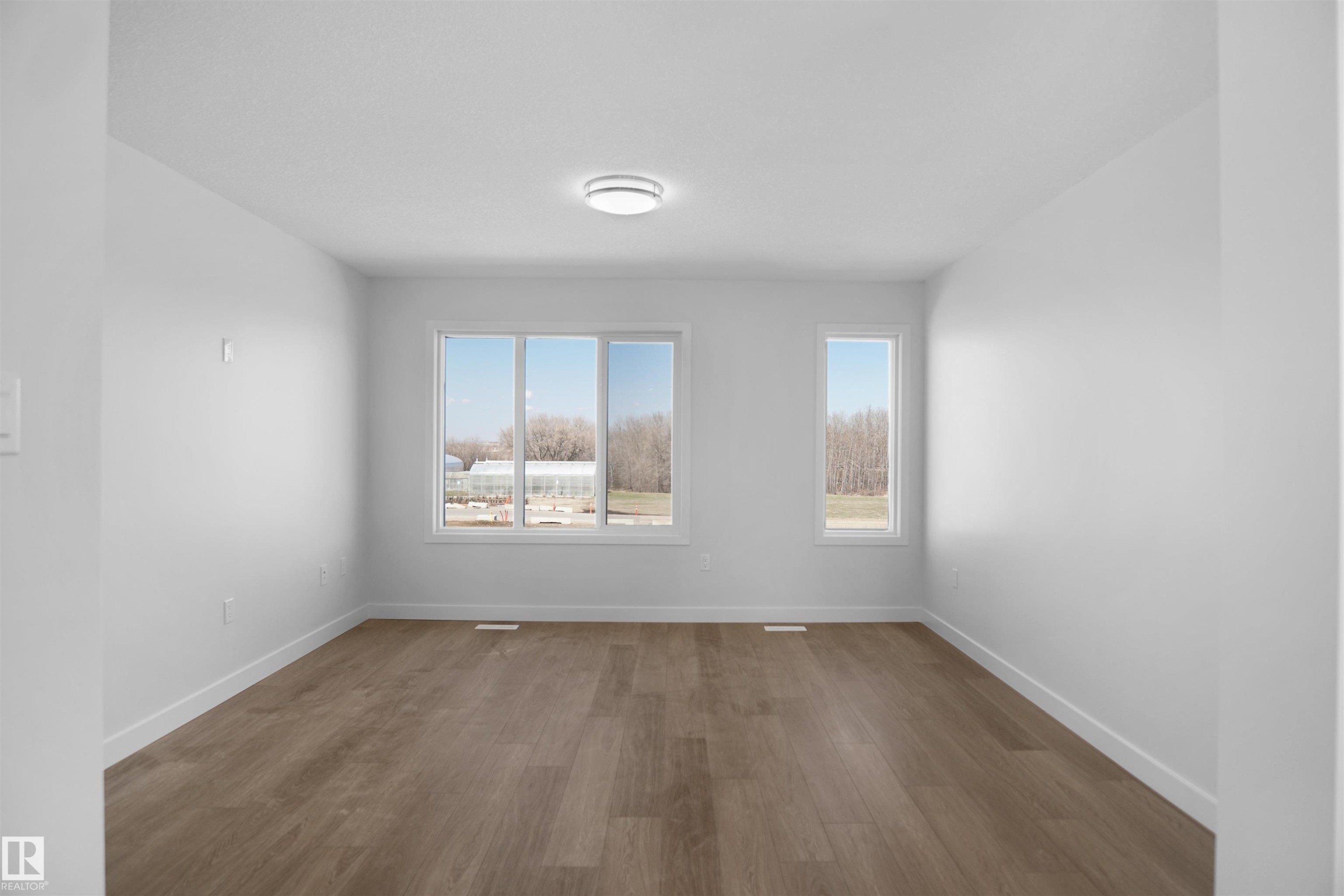 936 19 Avenue, Edmonton, AB - Indoor Photo Showing Other Room