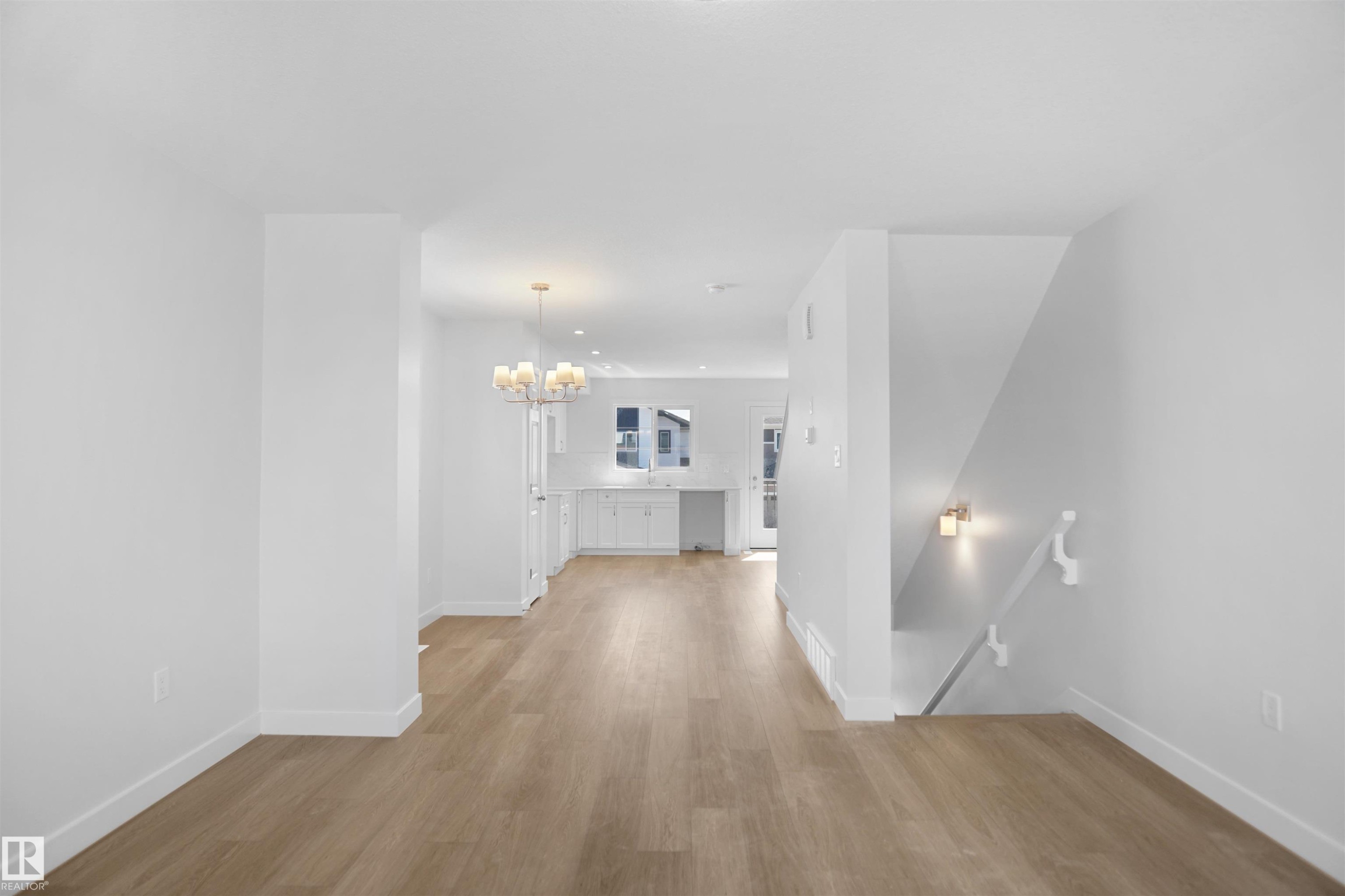 936 19 Avenue, Edmonton, AB - Indoor Photo Showing Other Room