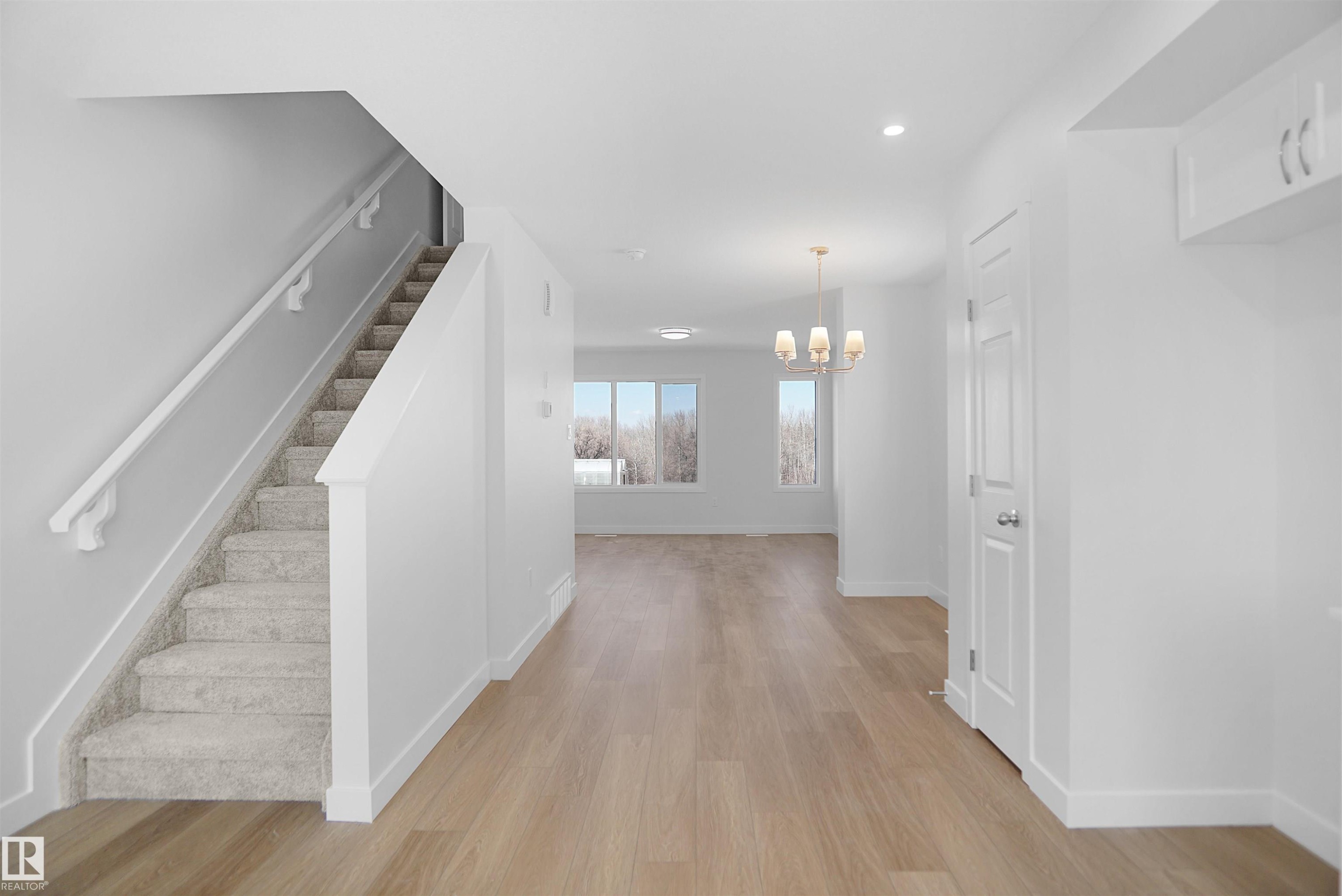 936 19 Avenue, Edmonton, AB - Indoor Photo Showing Other Room