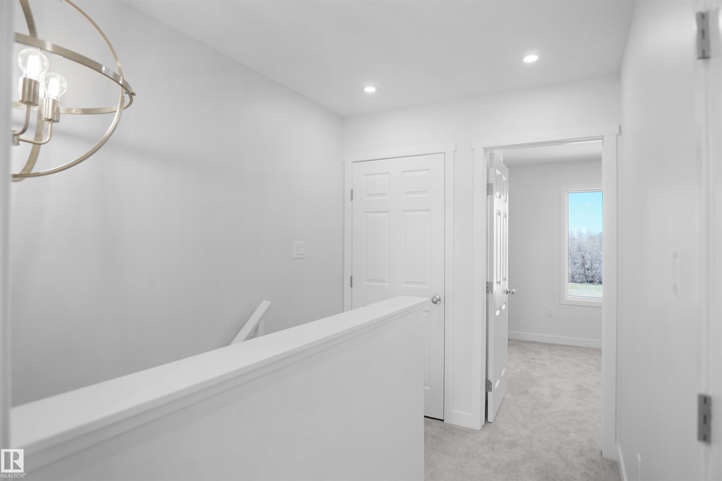 936 19 Avenue, Edmonton, AB - Indoor Photo Showing Other Room