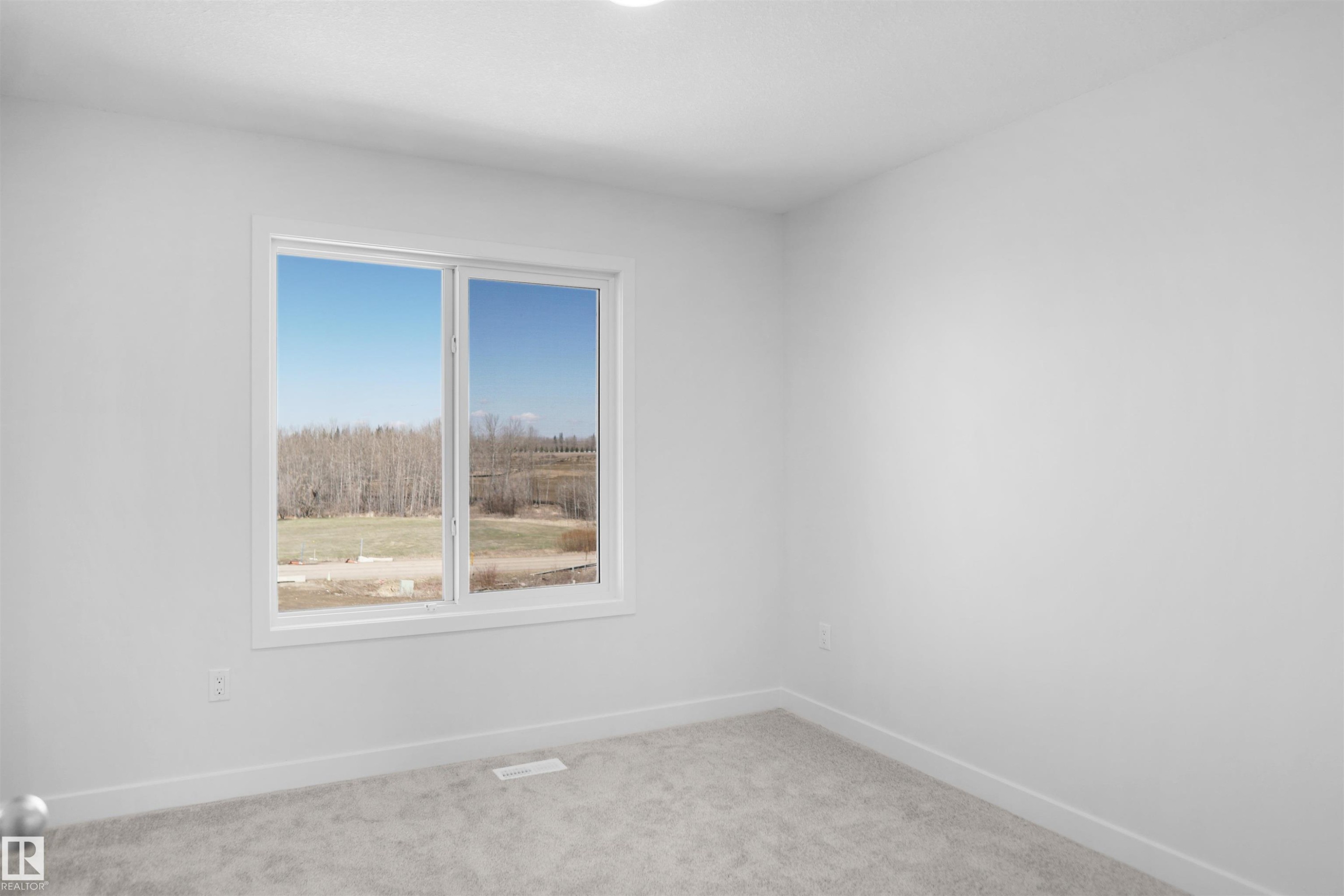 936 19 Avenue, Edmonton, AB - Indoor Photo Showing Other Room