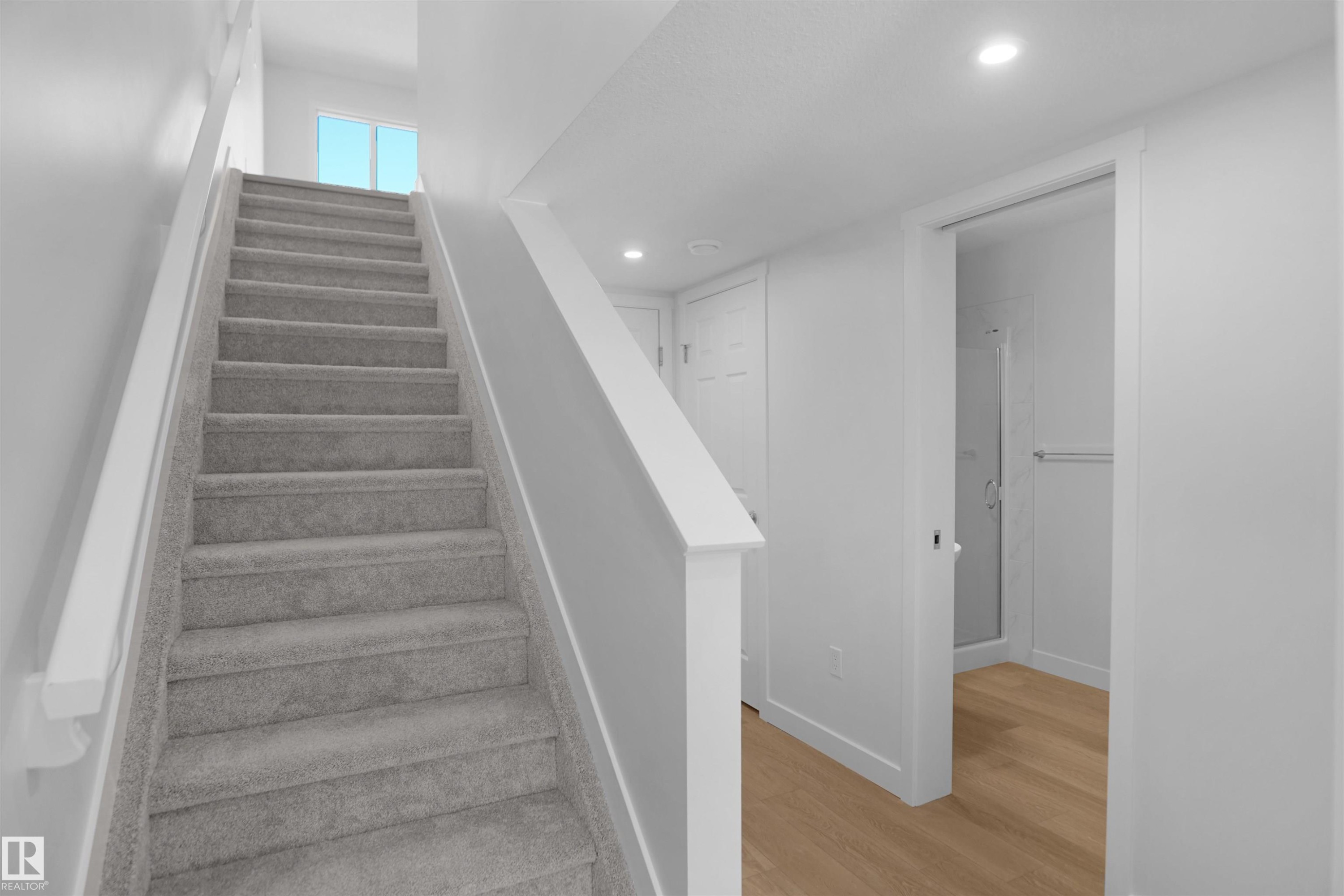 936 19 Avenue, Edmonton, AB - Indoor Photo Showing Other Room