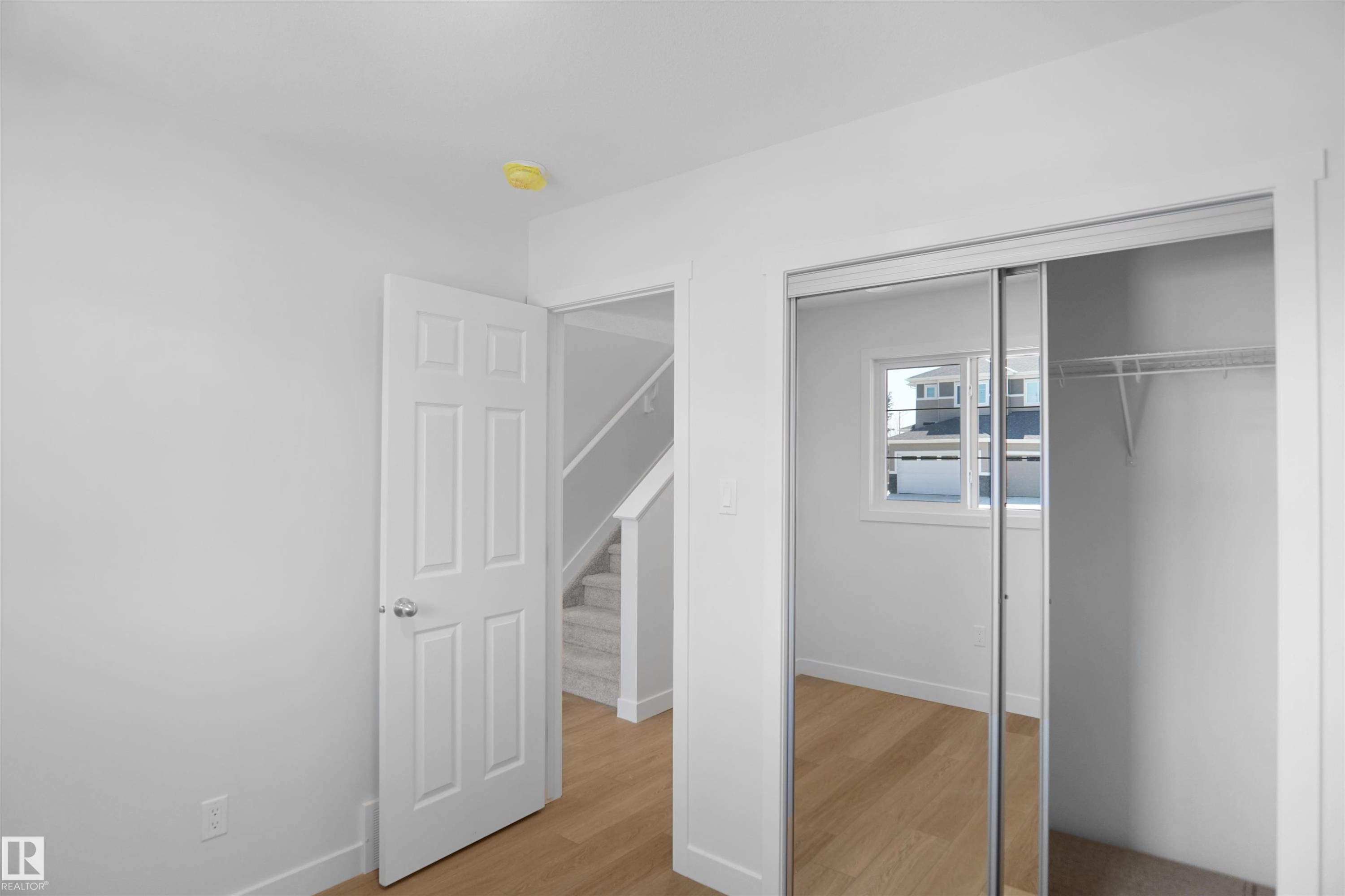 936 19 Avenue, Edmonton, AB - Indoor Photo Showing Other Room