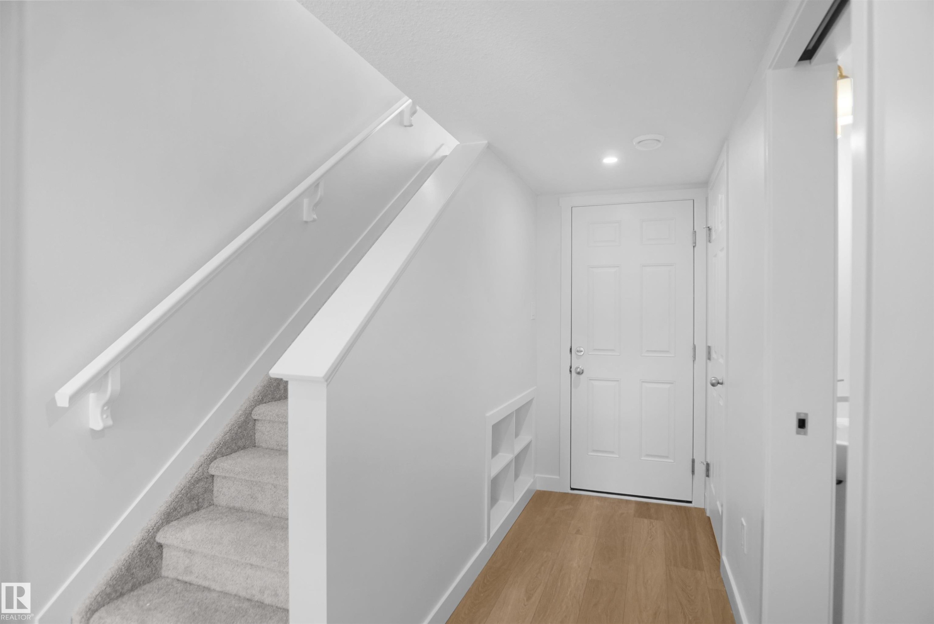 936 19 Avenue, Edmonton, AB - Indoor Photo Showing Other Room