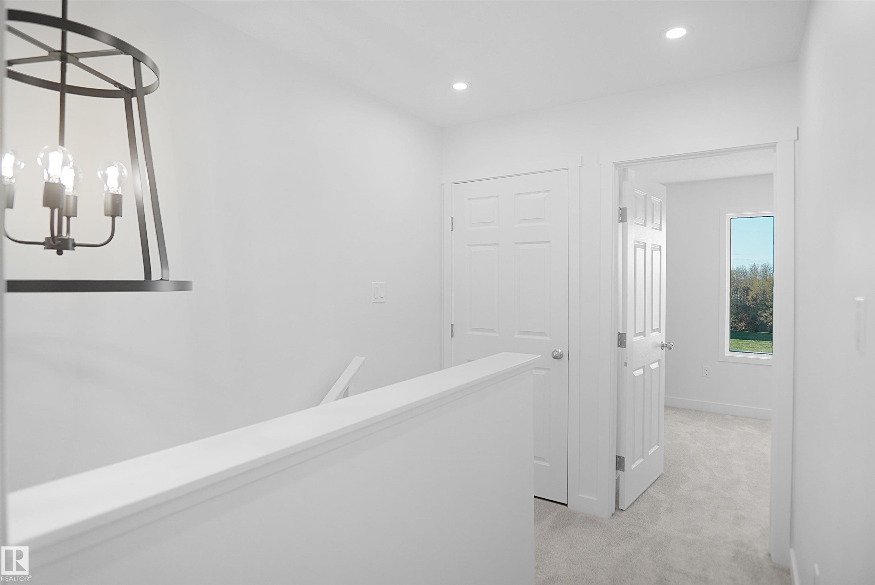 938 19 Avenue, Edmonton, AB - Indoor Photo Showing Other Room