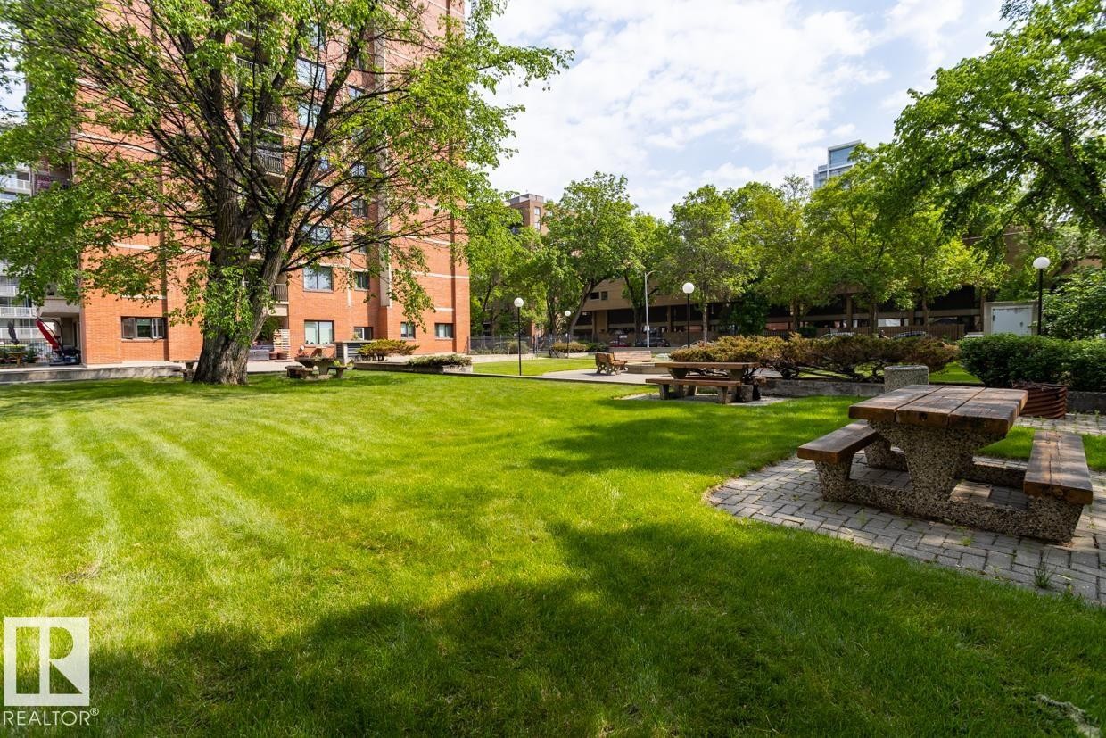 903 9916 113 Street, Edmonton, AB - Outdoor