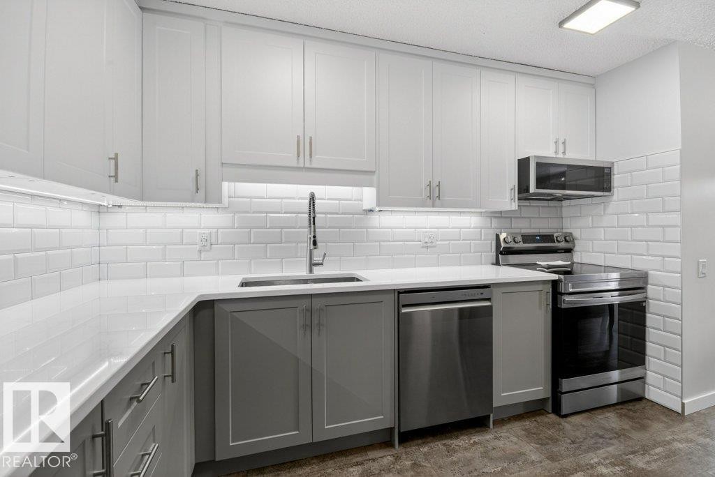 91 Hearthstone, Edmonton, AB - Indoor Photo Showing Kitchen With Stainless Steel Kitchen With Upgraded Kitchen