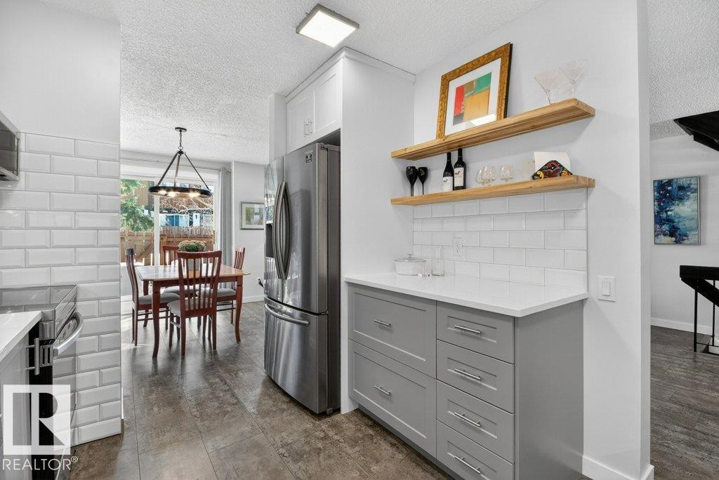 91 Hearthstone, Edmonton, AB - Indoor Photo Showing Other Room