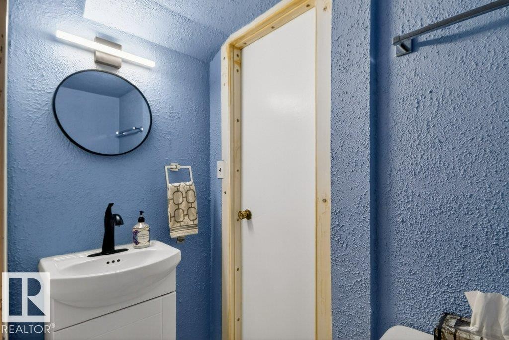 3 pce bathroom in the basement - 91 Hearthstone, Edmonton, AB - Indoor Photo Showing Bathroom