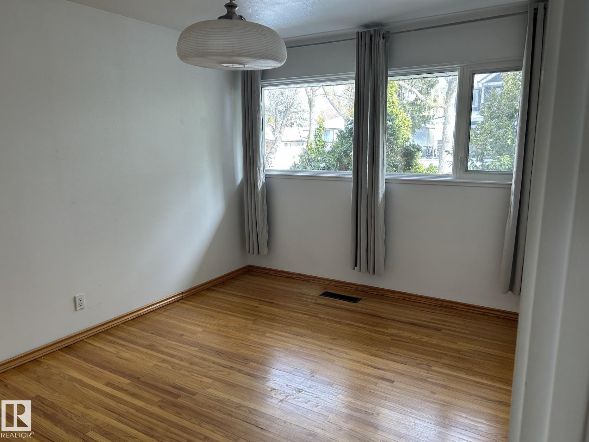 9128 83 Street, Edmonton, AB - Indoor Photo Showing Other Room