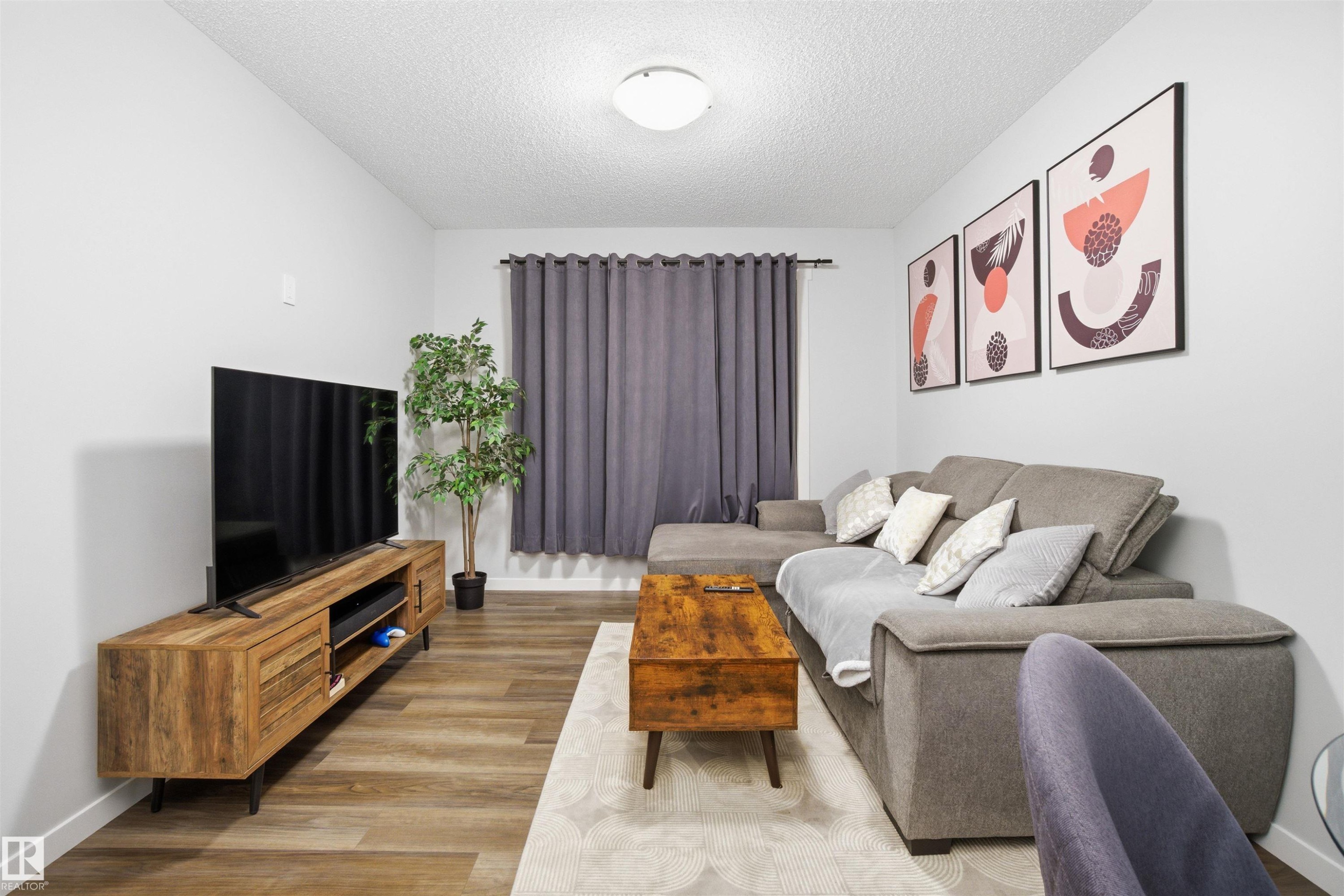 36 1530 Tamarack Boulevard, Edmonton, AB - Indoor