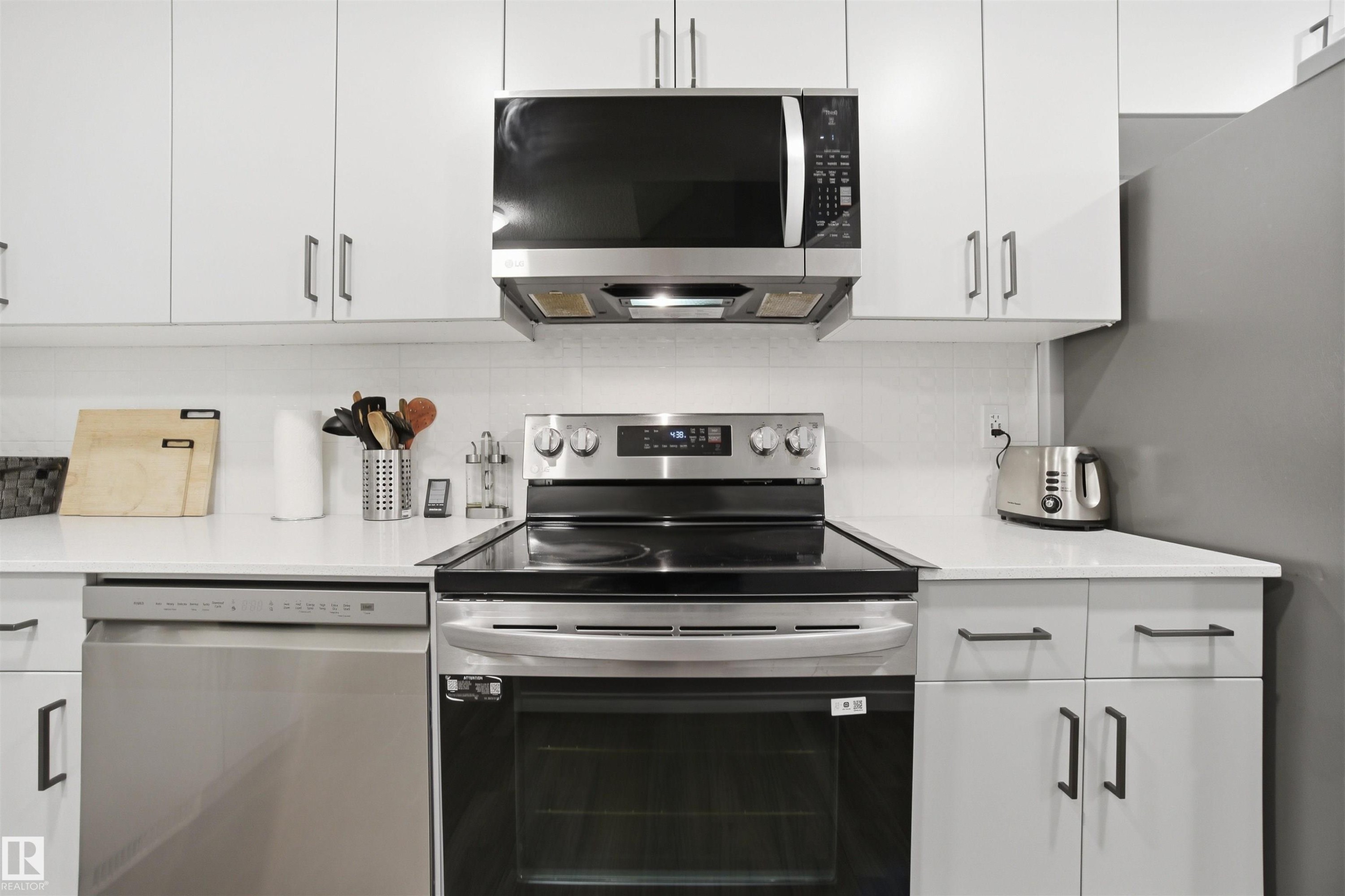 36 1530 Tamarack Boulevard, Edmonton, AB - Indoor Photo Showing Kitchen