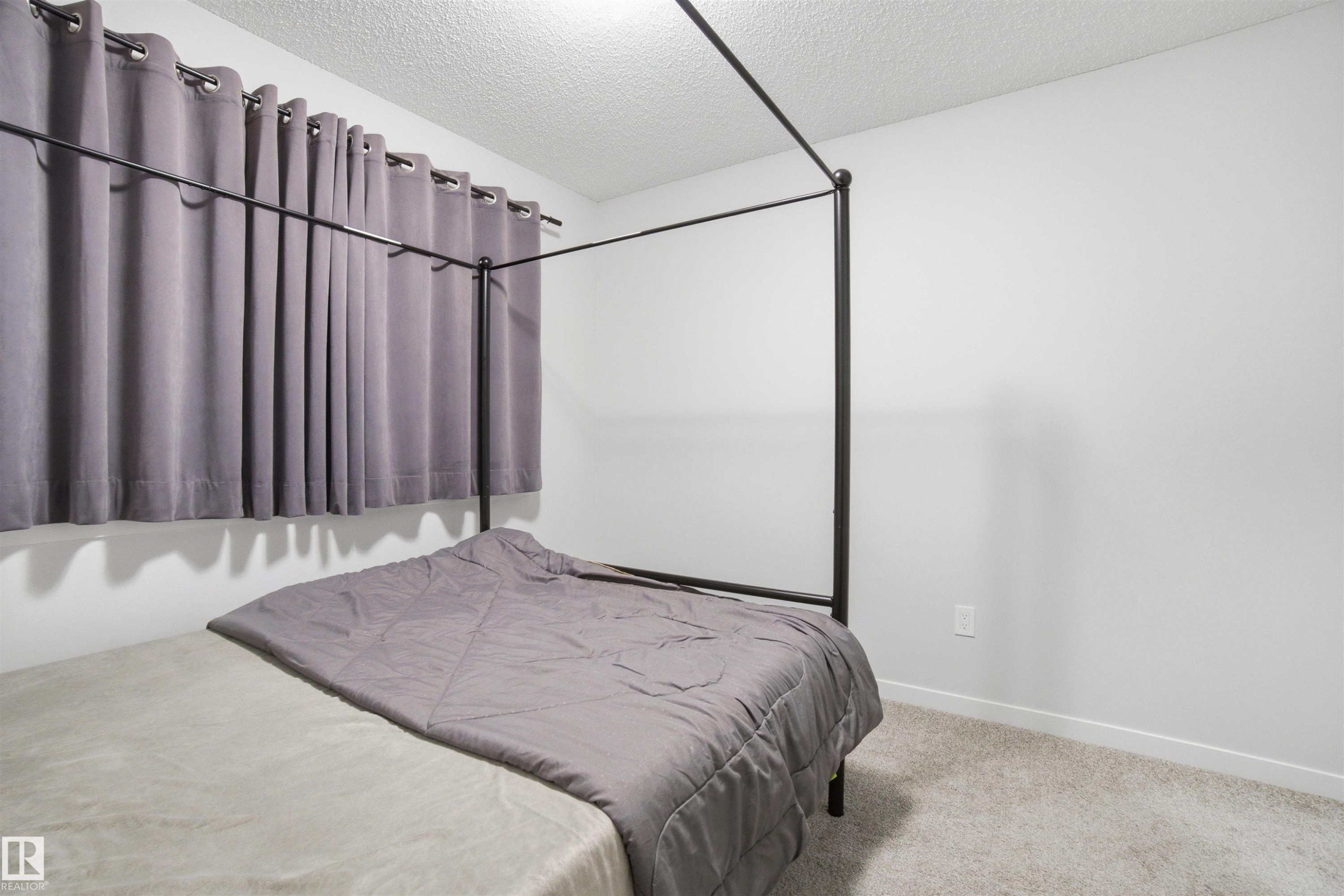 36 1530 Tamarack Boulevard, Edmonton, AB - Indoor Photo Showing Bedroom