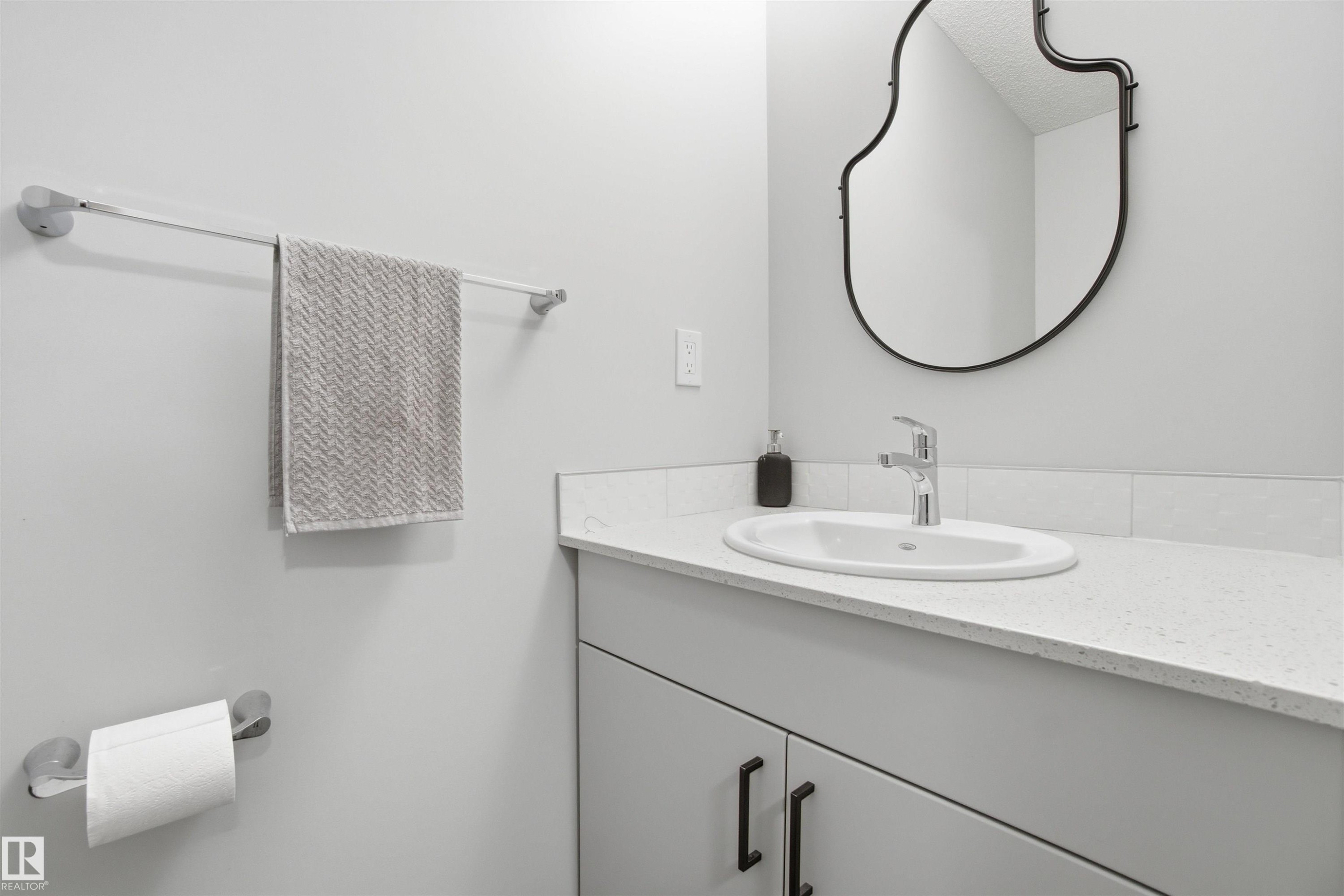 36 1530 Tamarack Boulevard, Edmonton, AB - Indoor Photo Showing Bathroom