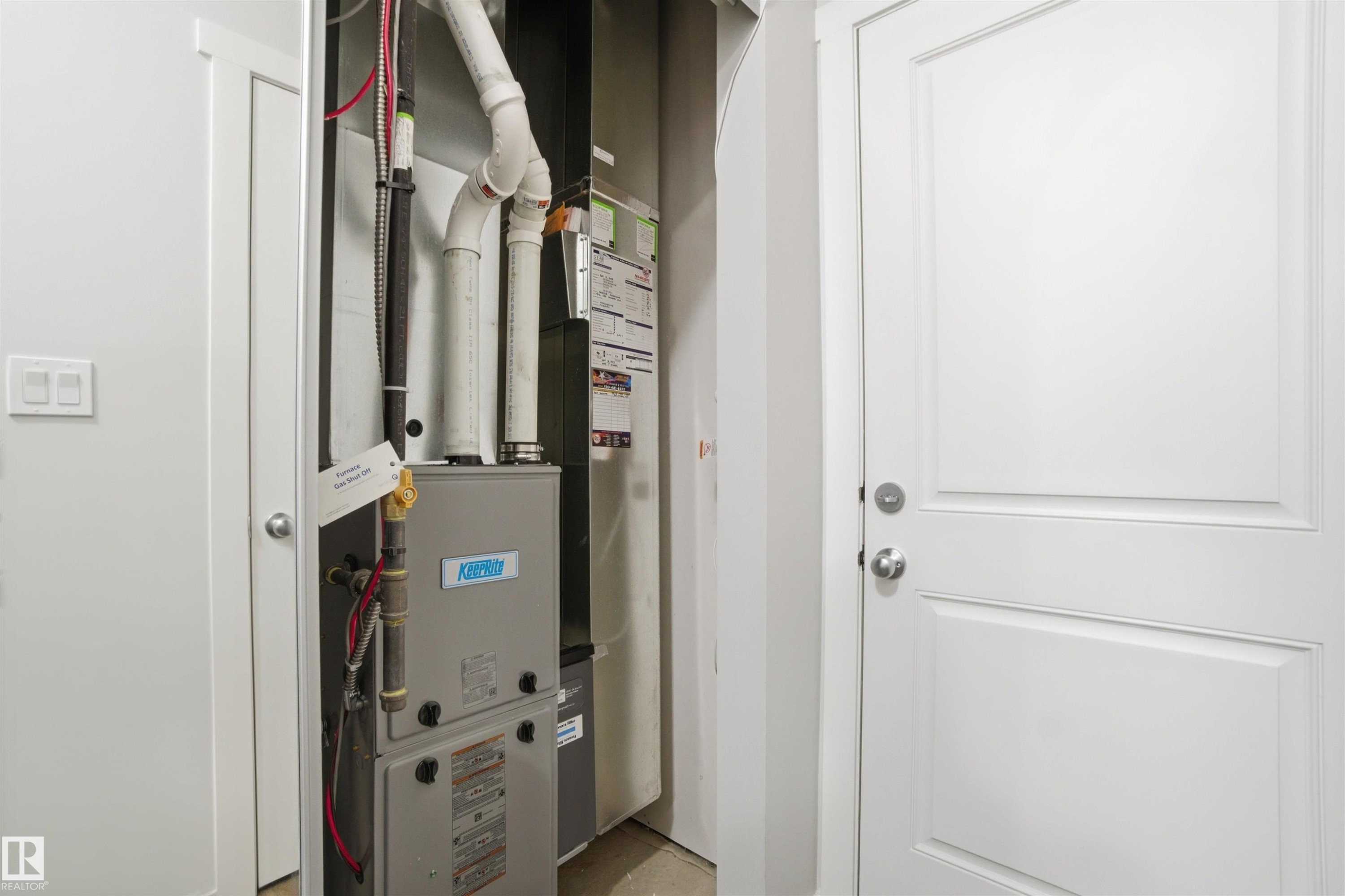 36 1530 Tamarack Boulevard, Edmonton, AB - Indoor