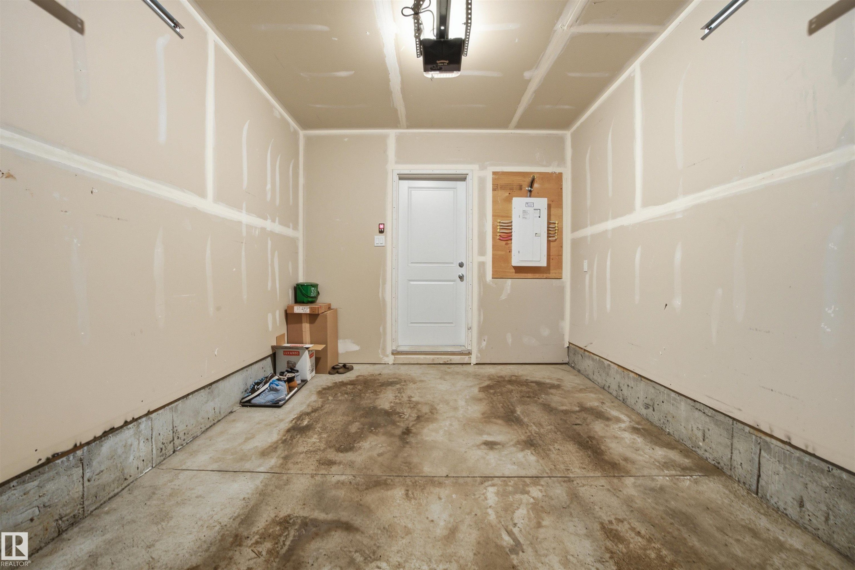 36 1530 Tamarack Boulevard, Edmonton, AB - Indoor