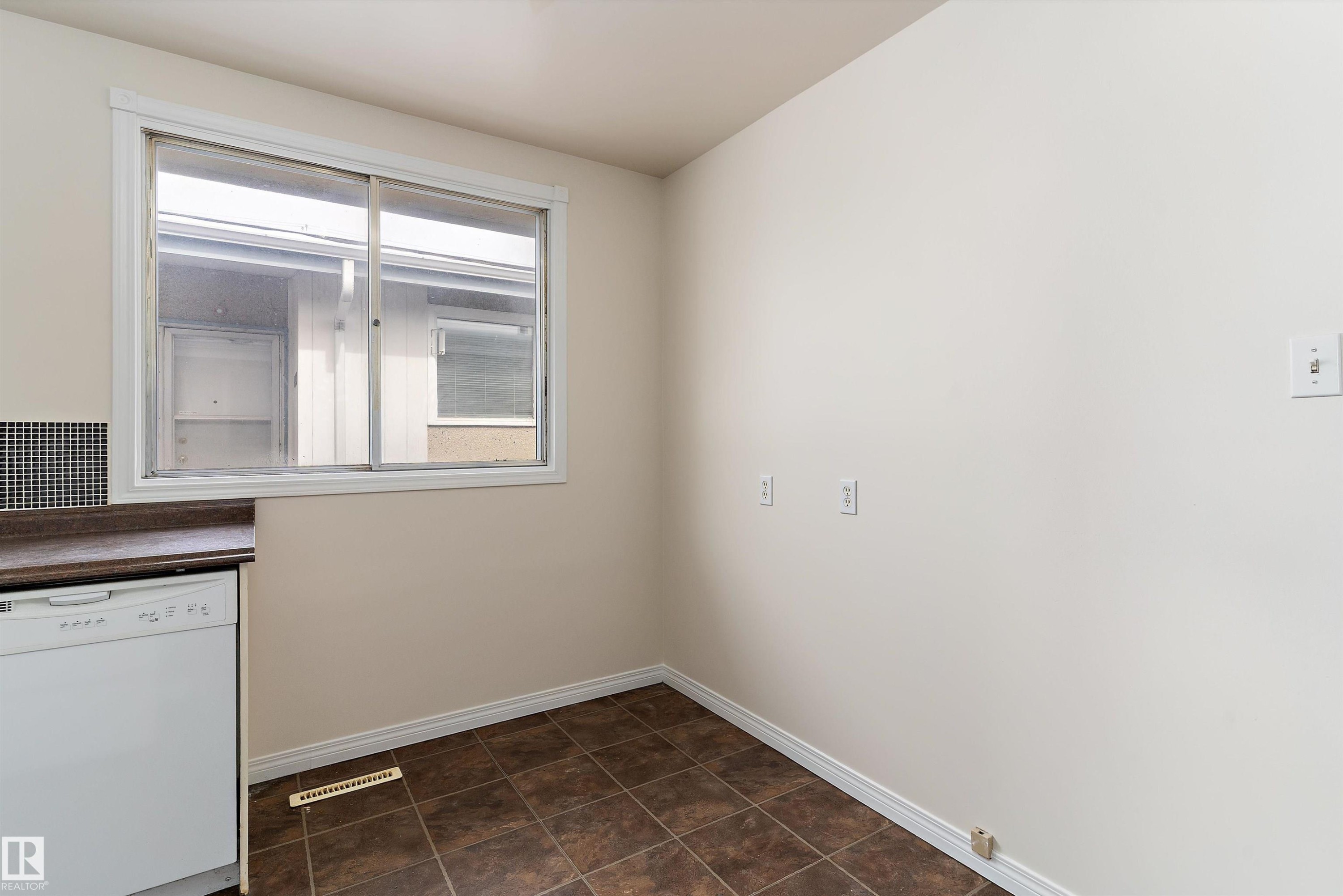 12721 90 Street, Edmonton, AB - Indoor Photo Showing Other Room