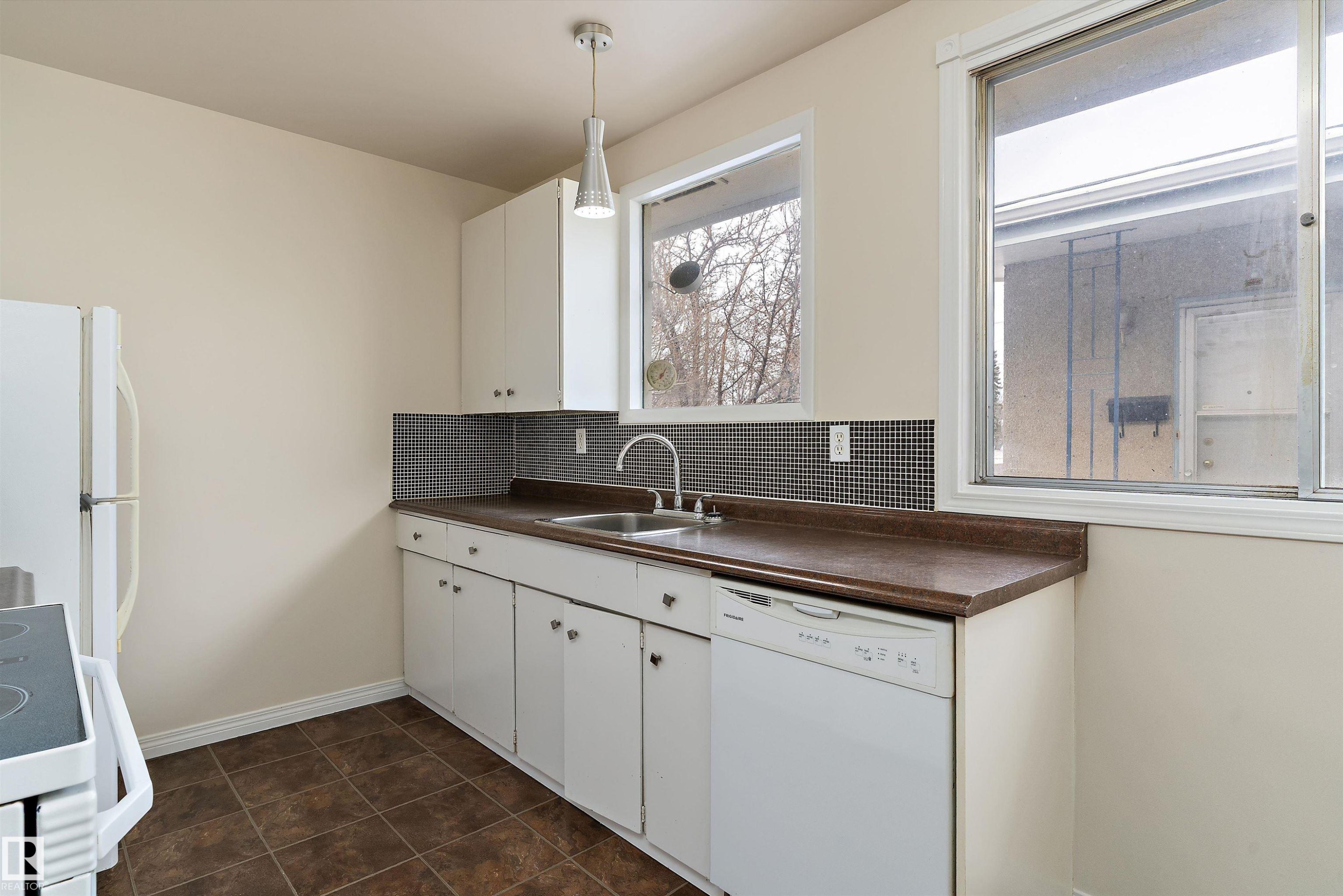 12721 90 Street, Edmonton, AB - Indoor Photo Showing Kitchen