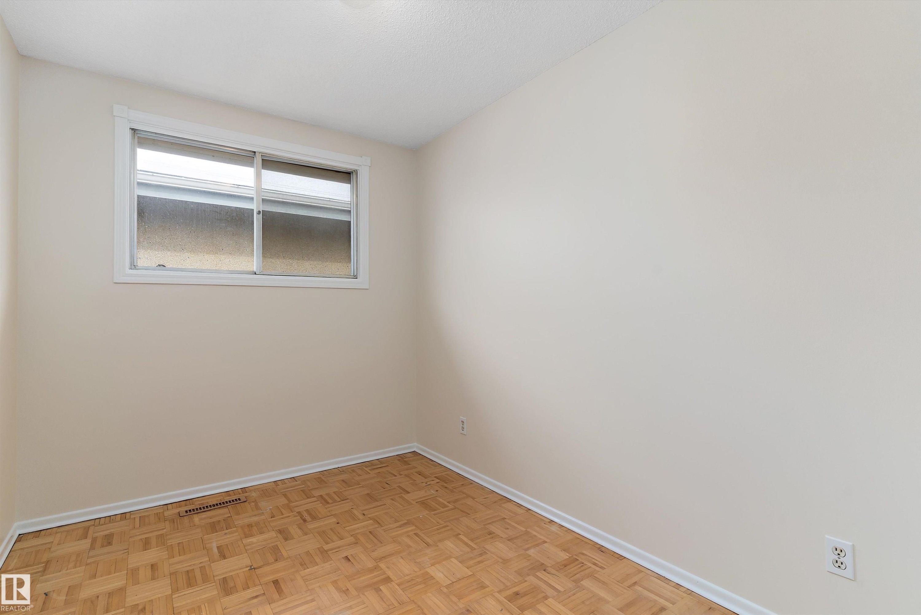 12721 90 Street, Edmonton, AB - Indoor Photo Showing Other Room