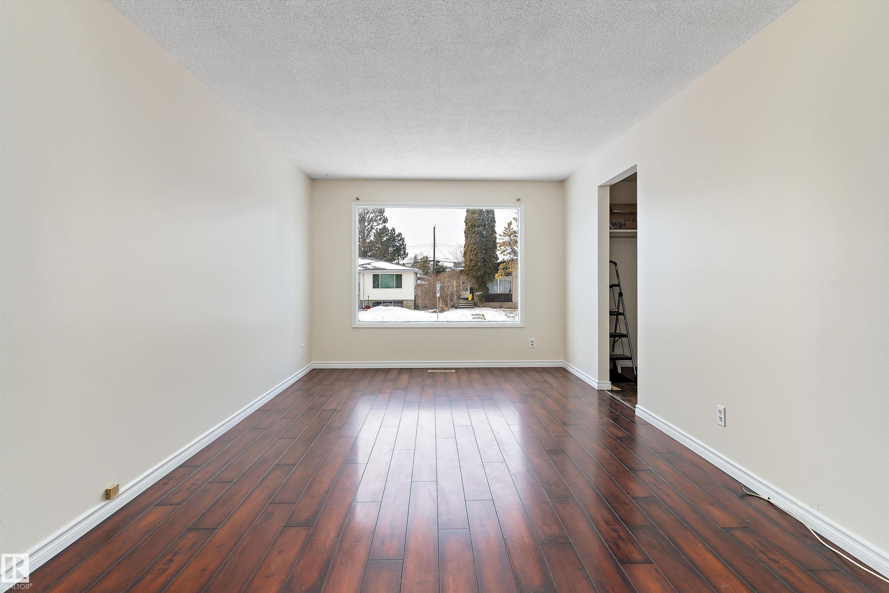 12721 90 Street, Edmonton, AB - Indoor