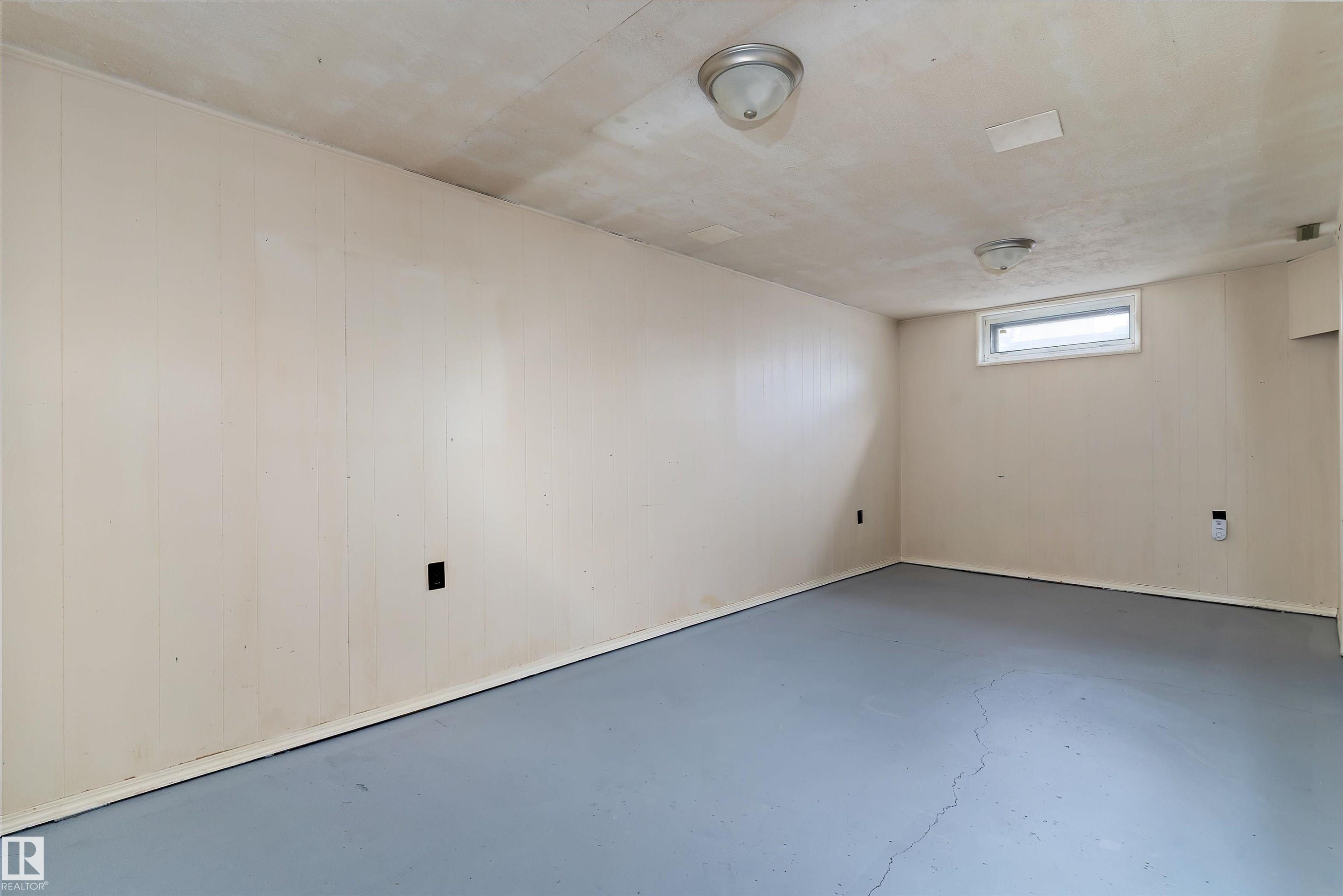 12721 90 Street, Edmonton, AB - Indoor