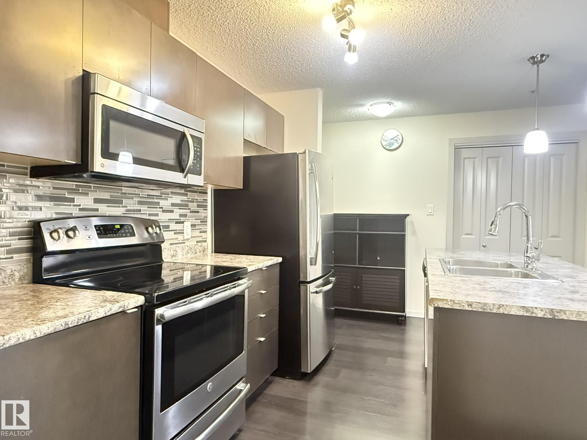 119 344 Windermere Road, Edmonton, AB - Indoor Photo Showing Kitchen With Double Sink With Upgraded Kitchen