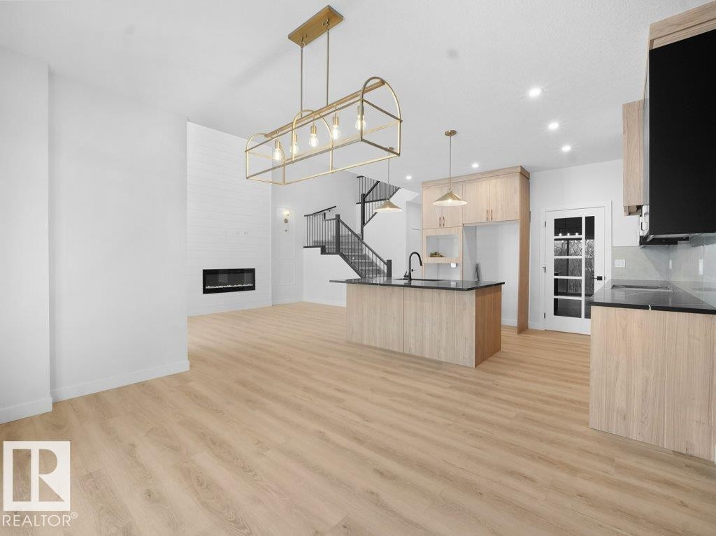 3282 Chernowski Way, Edmonton, AB - Indoor Photo Showing Kitchen