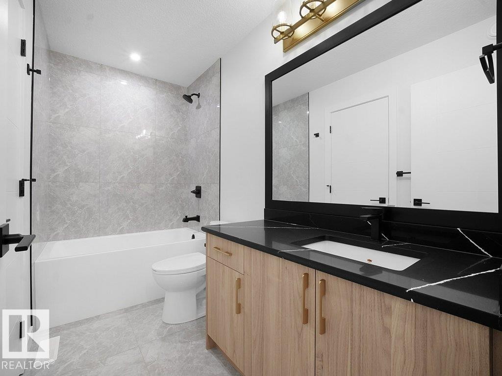 3282 Chernowski Way, Edmonton, AB - Indoor Photo Showing Bathroom